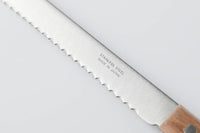 本革のシース(ケース)付きなので持ち運びが便利。アウトドアやピクニックで活躍してくれそうです。ちょっと小ぶりサイズなのもかさばらず助かります。