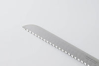 本革のシース(ケース)付きなので持ち運びが便利。アウトドアやピクニックで活躍してくれそうです。ちょっと小ぶりサイズなのもかさばらず助かります。