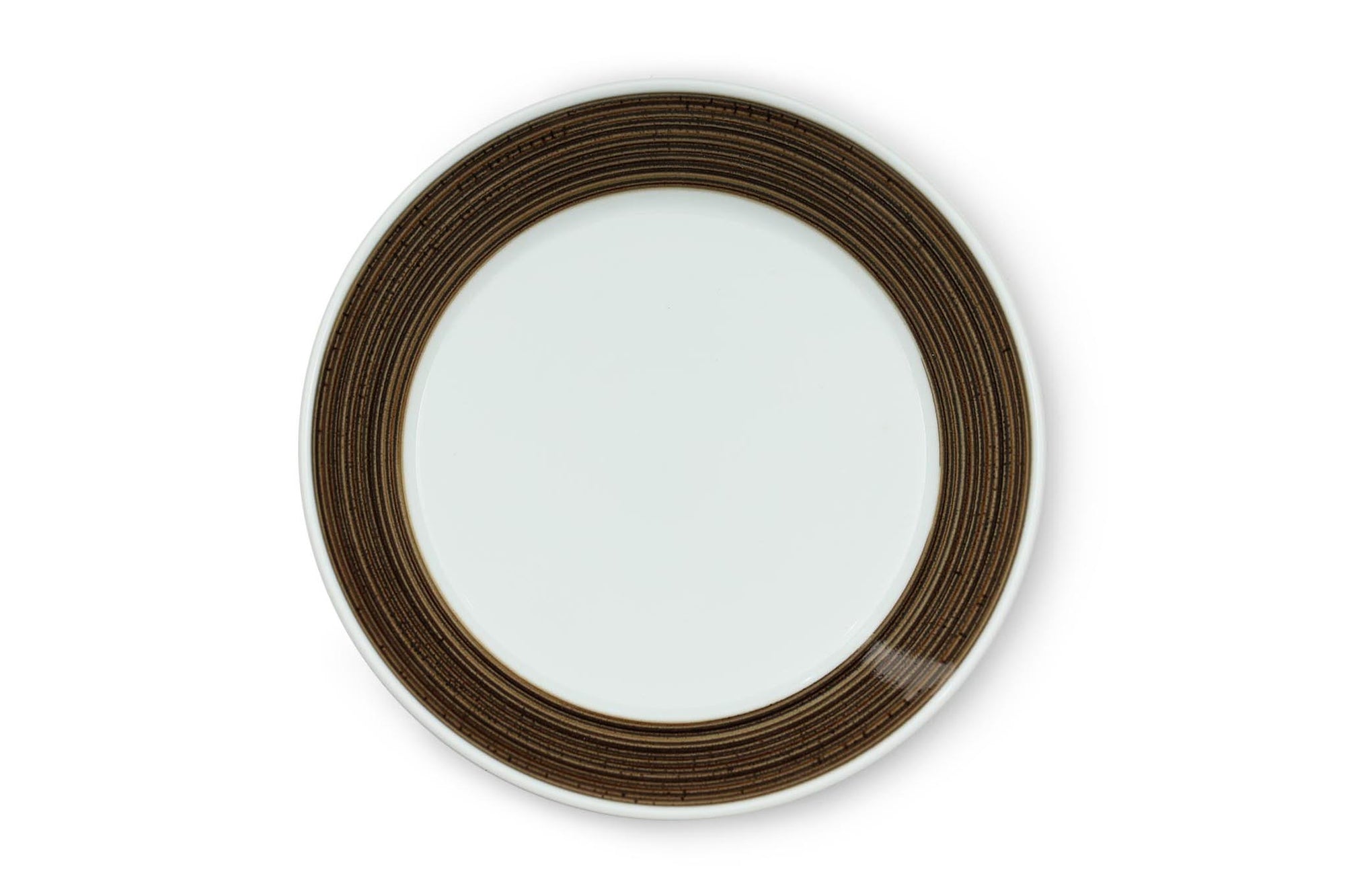 とてもシャープな線を彫りこんである「麻の糸」シリーズです。それぞれの色をていねいに染め上げた手仕事がここにあります。麻糸のような繊細で心地よい色合いがあり、白磁との調和も格別。それぞれに工夫されたフォルムも、多種多様な今の食のリズムにマッチしています。  