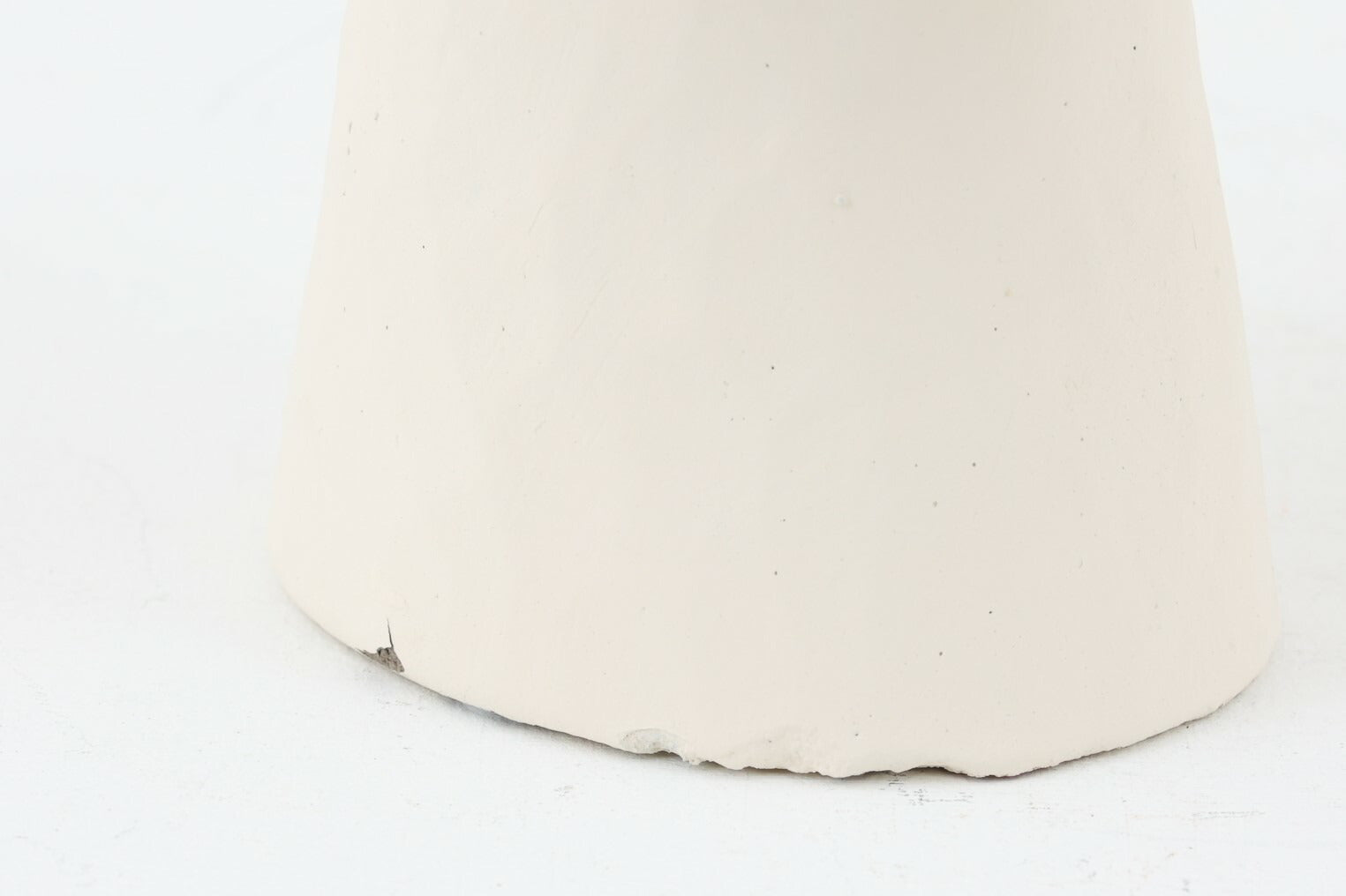 Bloomingvilleは、2000年にデンマークで設立されました。たった2名でスタートした会社は今ではヨーロッパ内40名を超える従業員と、54を超える代理店にまで成長しました。Bloomingvilleの空想的なデザインの製品は全て会社の専属デザイナーによって開発されています。フランスのブロカントに影響を受け、ノスタルジックなスカンジナビアデザインと最新のデザインを融合させたユニークなデザインに仕上がっています。