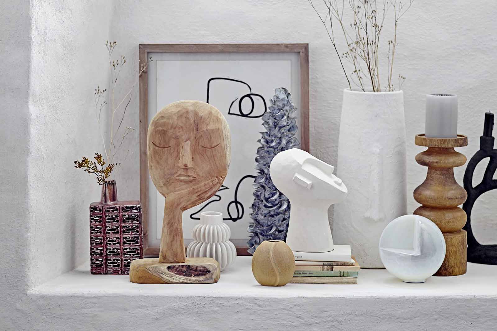 Bloomingvilleは、2000年にデンマークで設立されました。たった2名でスタートした会社は今ではヨーロッパ内40名を超える従業員と、40を超える代理店にまで成長しました。Bloomingvilleの空想的なデザインの製品は全て会社の専属デザイナーによって開発されています。フランスのブロカントに影響を受け、ノスタルジックなスカンジナビアデザインと最新のデザインを融合させたユニークなデザインに仕上がっています。