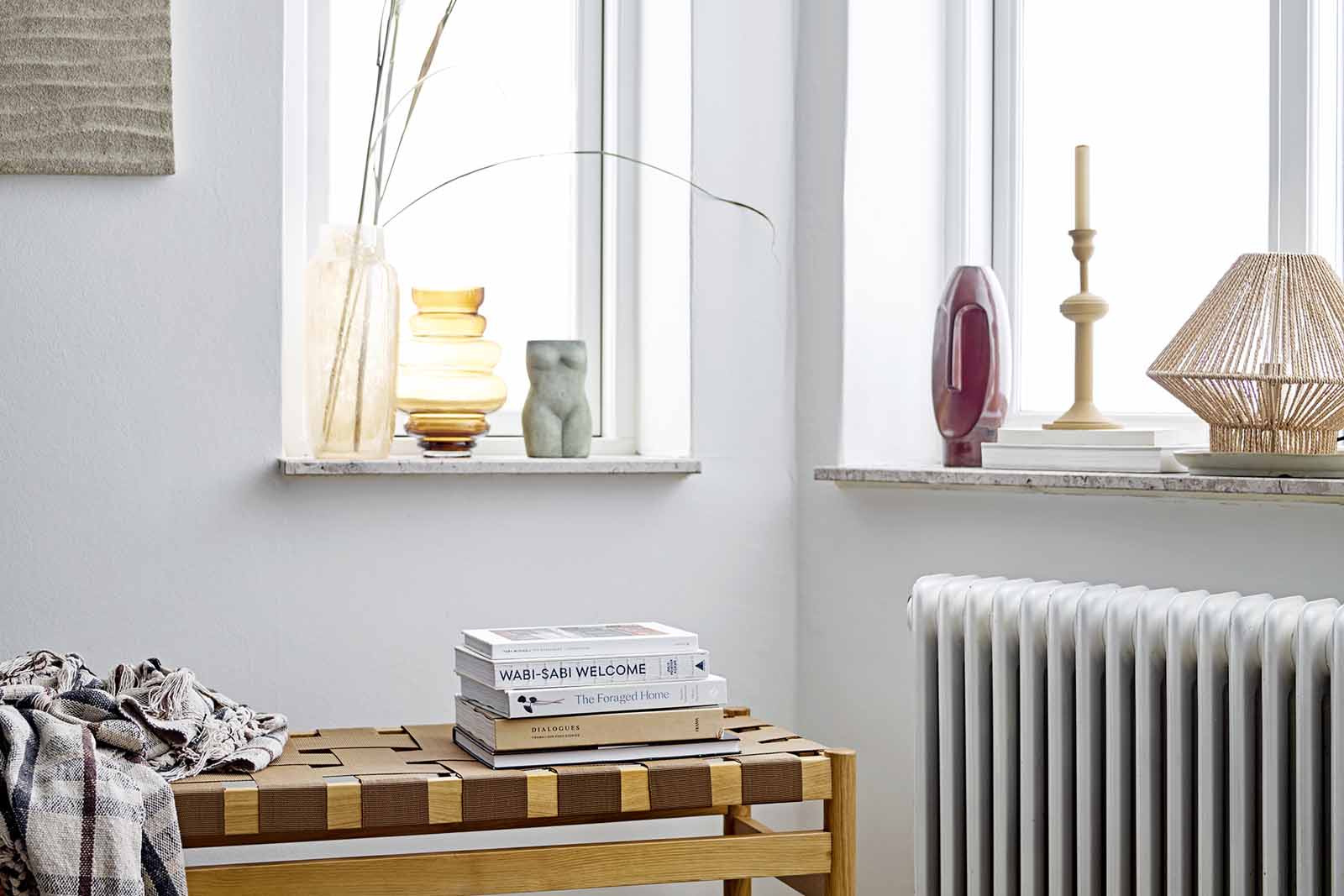 Bloomingvilleは、2000年にデンマークで設立されました。たった2名でスタートした会社は今ではヨーロッパ内40名を超える従業員と、40を超える代理店にまで成長しました。Bloomingvilleの空想的なデザインの製品は全て会社の専属デザイナーによって開発されています。フランスのブロカントに影響を受け、ノスタルジックなスカンジナビアデザインと最新のデザインを融合させたユニークなデザインに仕上がっています。