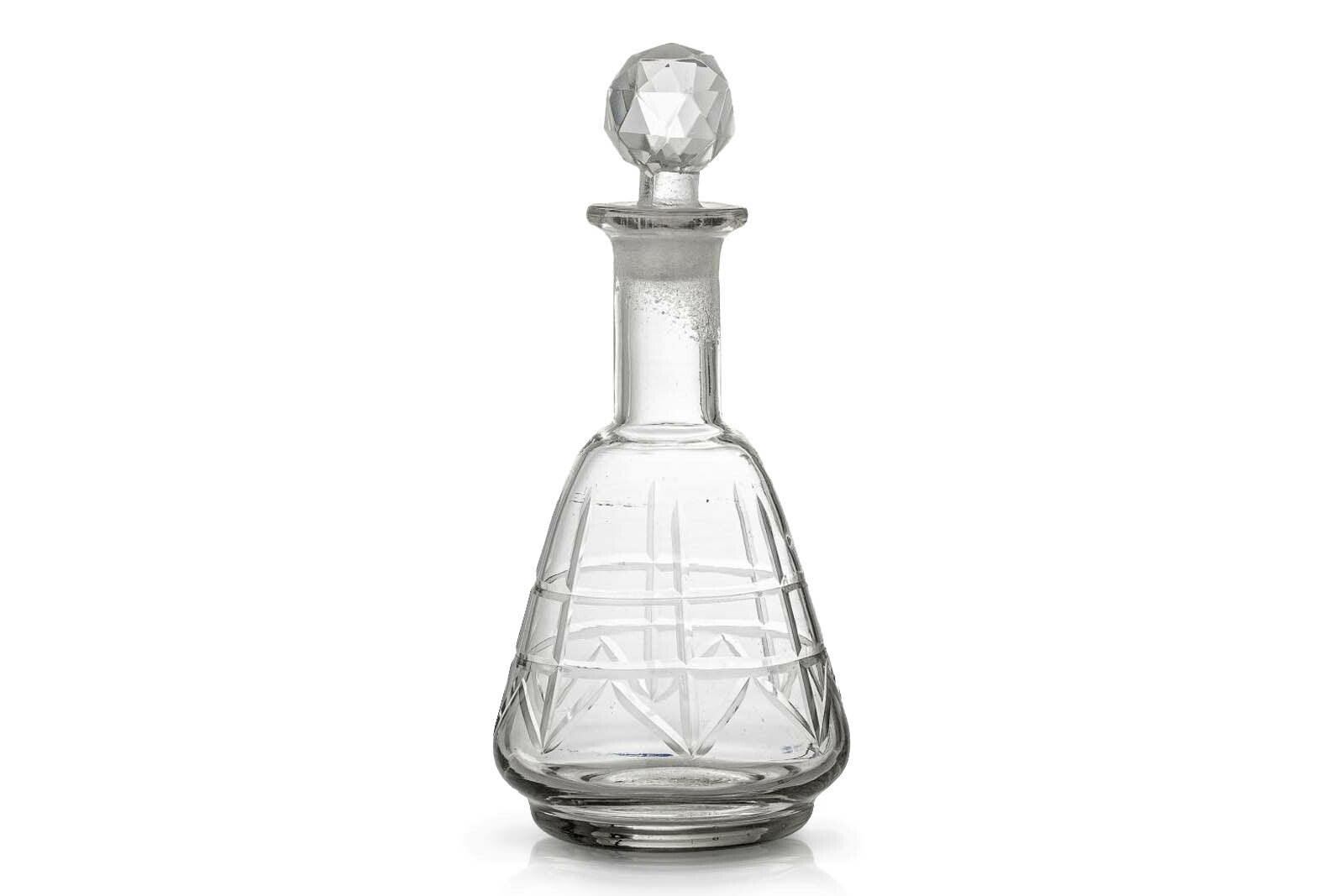 Bloomingvilleは、2000年にデンマークで設立されました。たった2名でスタートした会社は今ではヨーロッパ内40名を超える従業員と、40を超える代理店にまで成長しました。Bloomingvilleの空想的なデザインの製品は全て会社の専属デザイナーによって開発されています。フランスのブロカントに影響を受け、ノスタルジックなスカンジナビアデザインと最新のデザインを融合させたユニークなデザインに仕上がっています。