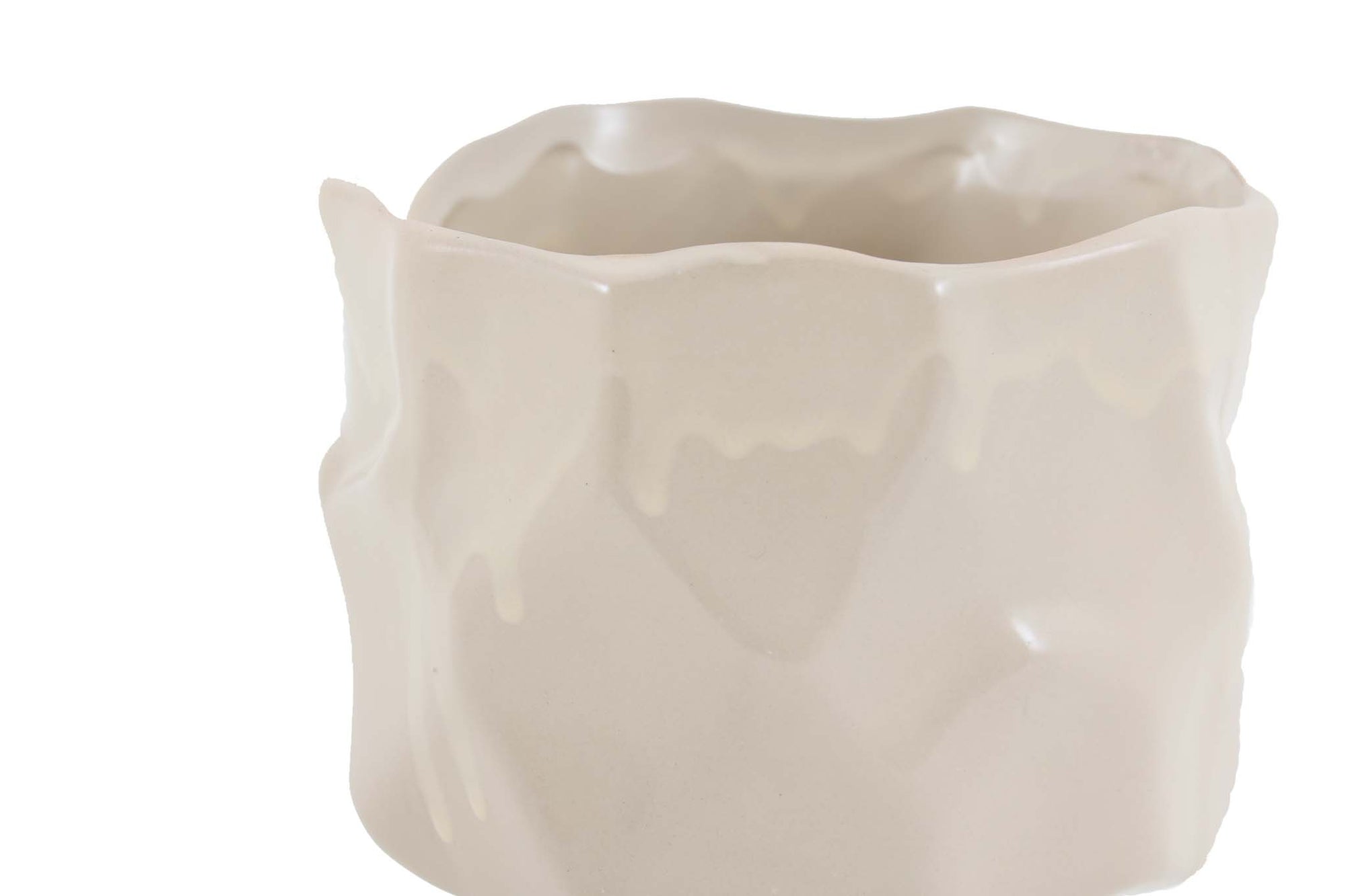 Bloomingvilleは、2000年にデンマークで設立されました。たった2名でスタートした会社は今ではヨーロッパ内40名を超える従業員と、40を超える代理店にまで成長しました。Bloomingvilleの空想的なデザインの製品は全て会社の専属デザイナーによって開発されています。フランスのブロカントに影響を受け、ノスタルジックなスカンジナビアデザインと最新のデザインを融合させたユニークなデザインに仕上がっています。