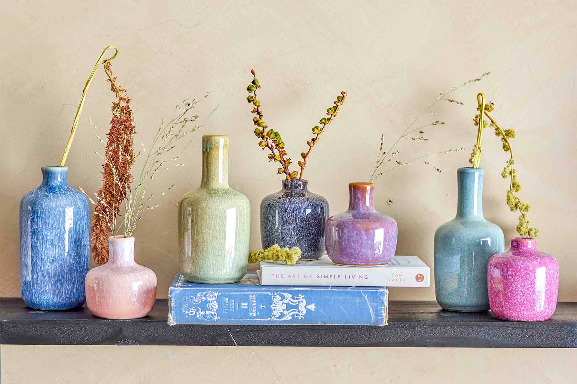 Bloomingvilleは、2000年にデンマークで設立されました。たった2名でスタートした会社は今ではヨーロッパ内40名を超える従業員と、40を超える代理店にまで成長しました。Bloomingvilleの空想的なデザインの製品は全て会社の専属デザイナーによって開発されています。フランスのブロカントに影響を受け、ノスタルジックなスカンジナビアデザインと最新のデザインを融合させたユニークなデザインに仕上がっています。 