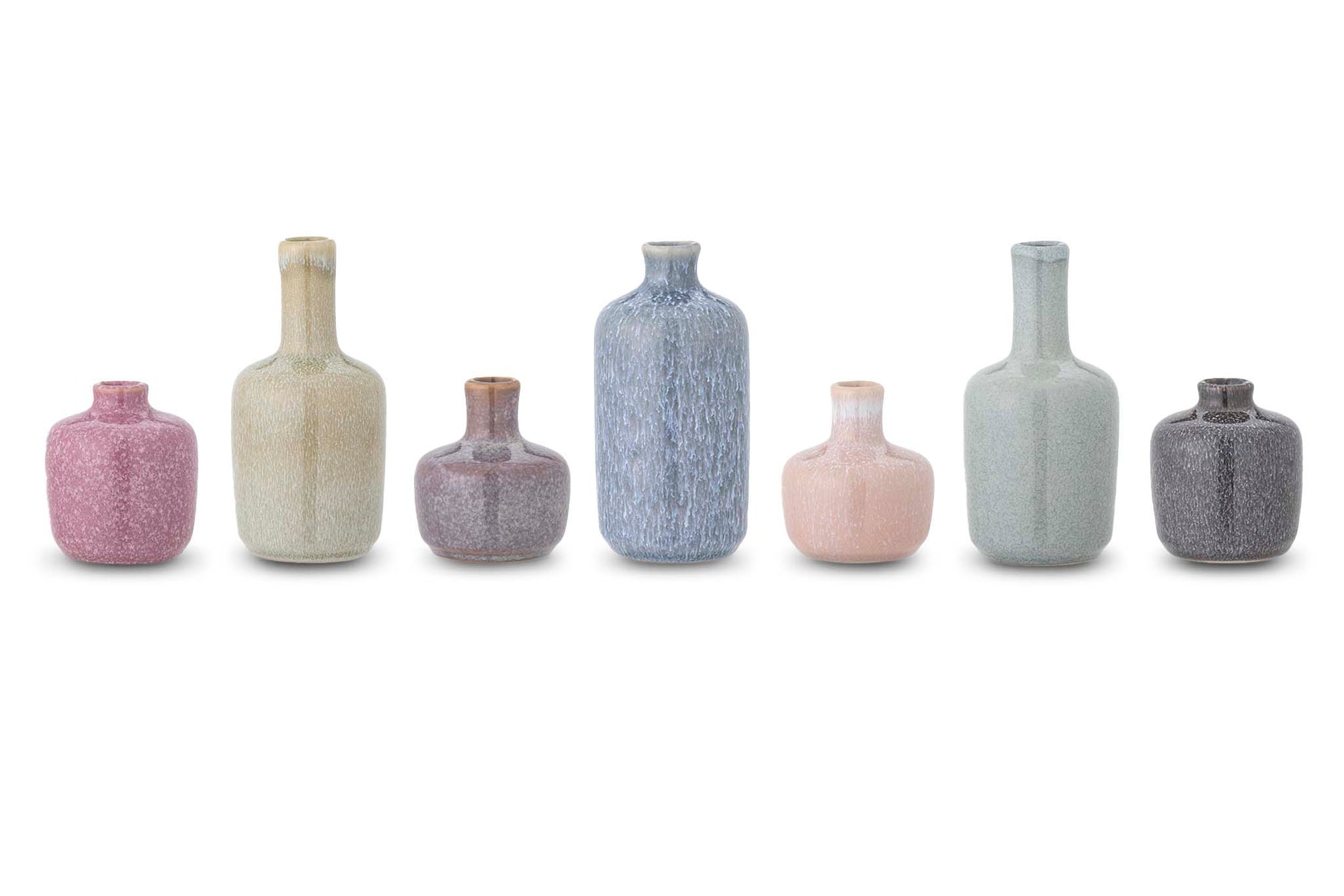 Bloomingvilleは、2000年にデンマークで設立されました。たった2名でスタートした会社は今ではヨーロッパ内40名を超える従業員と、40を超える代理店にまで成長しました。Bloomingvilleの空想的なデザインの製品は全て会社の専属デザイナーによって開発されています。フランスのブロカントに影響を受け、ノスタルジックなスカンジナビアデザインと最新のデザインを融合させたユニークなデザインに仕上がっています。 