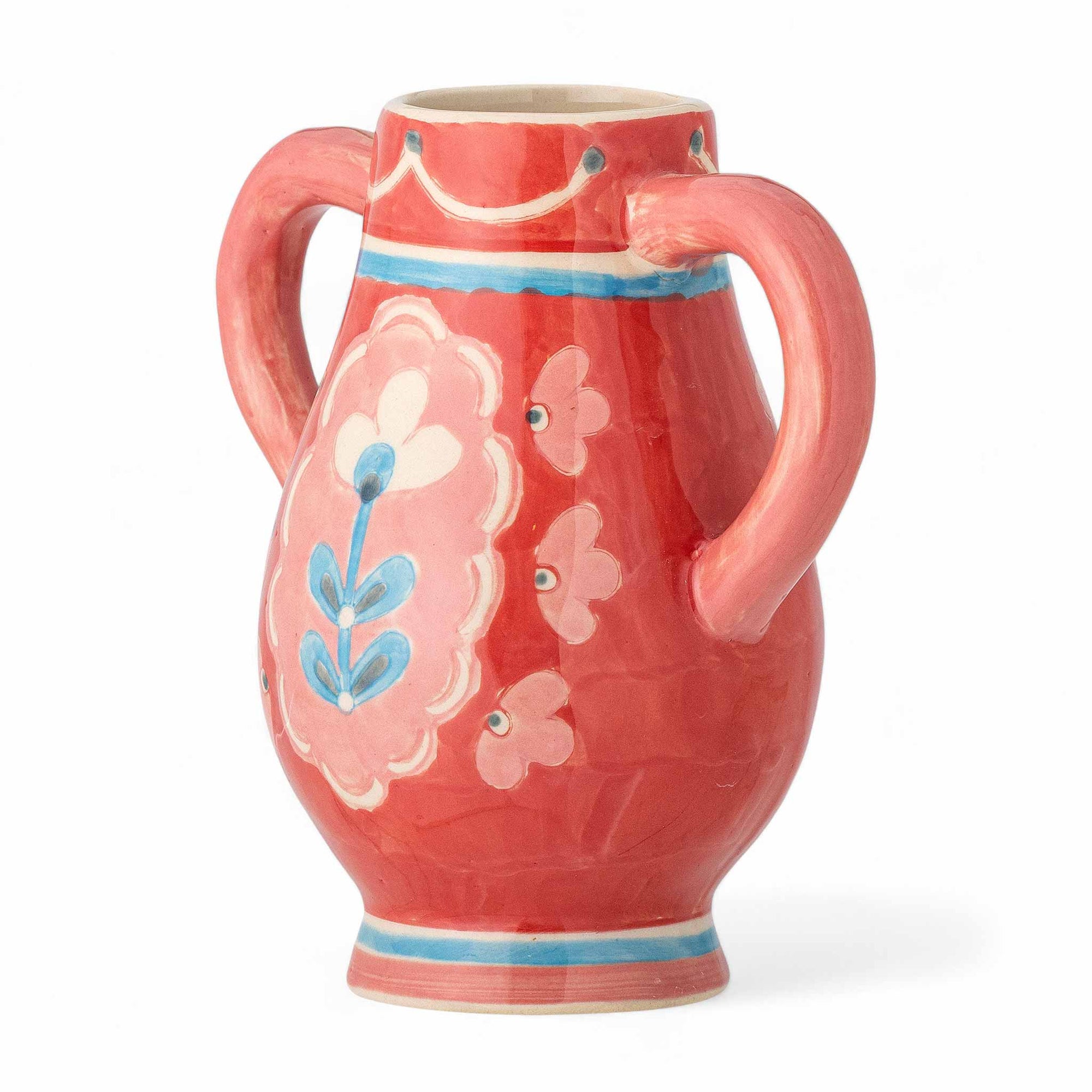 Bloomingville（ブルーミングヴィル）は2000年にデンマークで誕生した北欧インテリアブランドです。創業者ベティーナ・スタメのもと、北欧デザインの伝統に現代的な感性を融合させた製品を展開し、シンプルで温かみのあるライフスタイルを提案しています。ナチュラルな素材や落ち着いた色合いが特徴で、リビングやキッチン、バスルーム、子供部屋などさまざまな空間に自然に調和し、心地よさをもたらします。テーブルウェア、北欧雑貨、キッズアイテムまで幅広く揃え、使いやすさと美しさを兼ね備えたデザインで暮らしを彩ります。「小さな変化で大きな幸せを」というコンセプトのもと、手の届く価格で上質な北欧スタイルを日常に取り入れることができるのも魅力です。ナチュラルインテリアやシンプルモダンな空間づくりに関心のある方に最適なブランドとして、Bloomingvilleはヨーロッパを中心に世界中で高く評価されています。