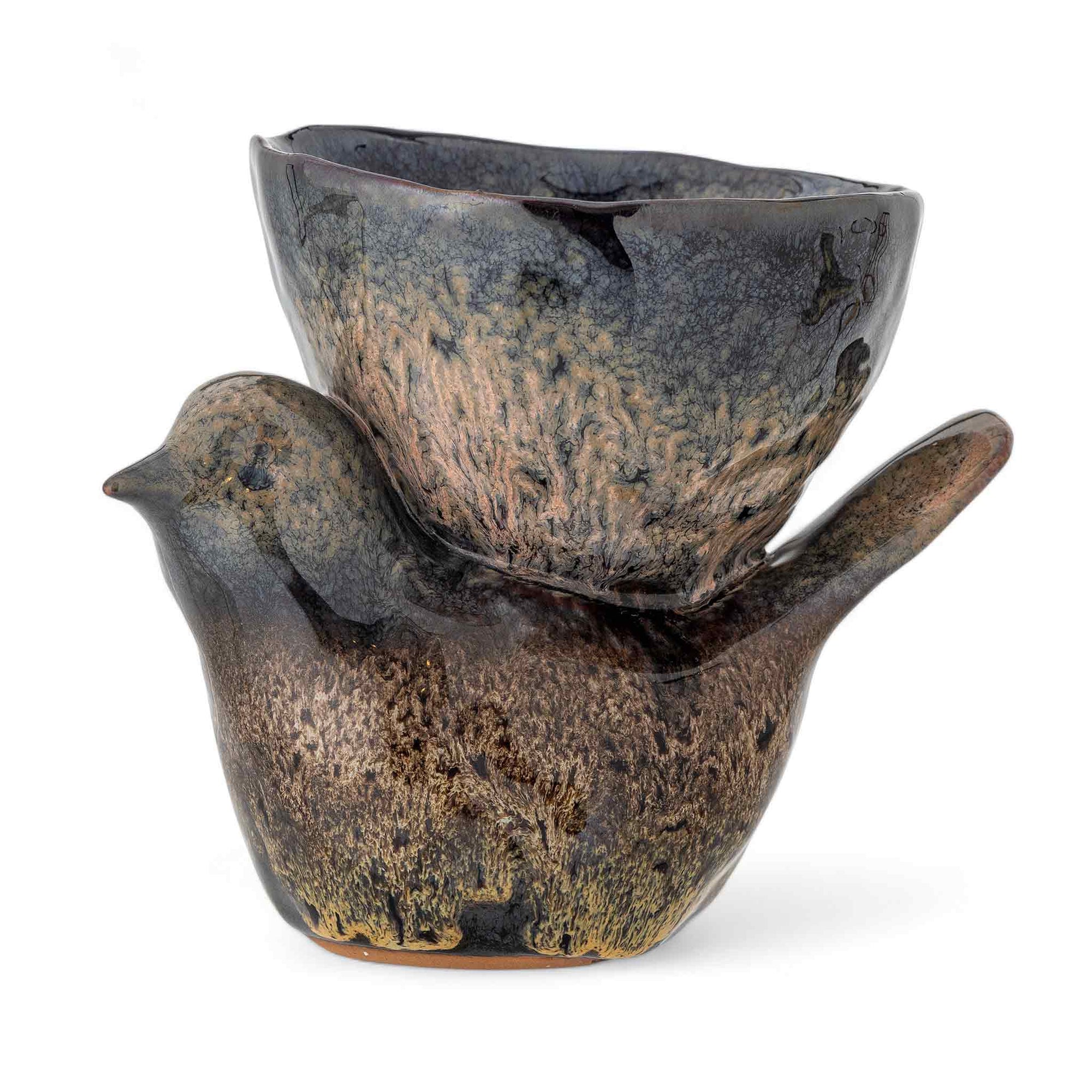 Bloomingville（ブルーミングヴィル）は2000年にデンマークで誕生した北欧インテリアブランドです。創業者ベティーナ・スタメのもと、北欧デザインの伝統に現代的な感性を融合させた製品を展開し、シンプルで温かみのあるライフスタイルを提案しています。ナチュラルな素材や落ち着いた色合いが特徴で、リビングやキッチン、バスルーム、子供部屋などさまざまな空間に自然に調和し、心地よさをもたらします。テーブルウェア、北欧雑貨、キッズアイテムまで幅広く揃え、使いやすさと美しさを兼ね備えたデザインで暮らしを彩ります。「小さな変化で大きな幸せを」というコンセプトのもと、手の届く価格で上質な北欧スタイルを日常に取り入れることができるのも魅力です。ナチュラルインテリアやシンプルモダンな空間づくりに関心のある方に最適なブランドとして、Bloomingvilleはヨーロッパを中心に世界中で高く評価されています。