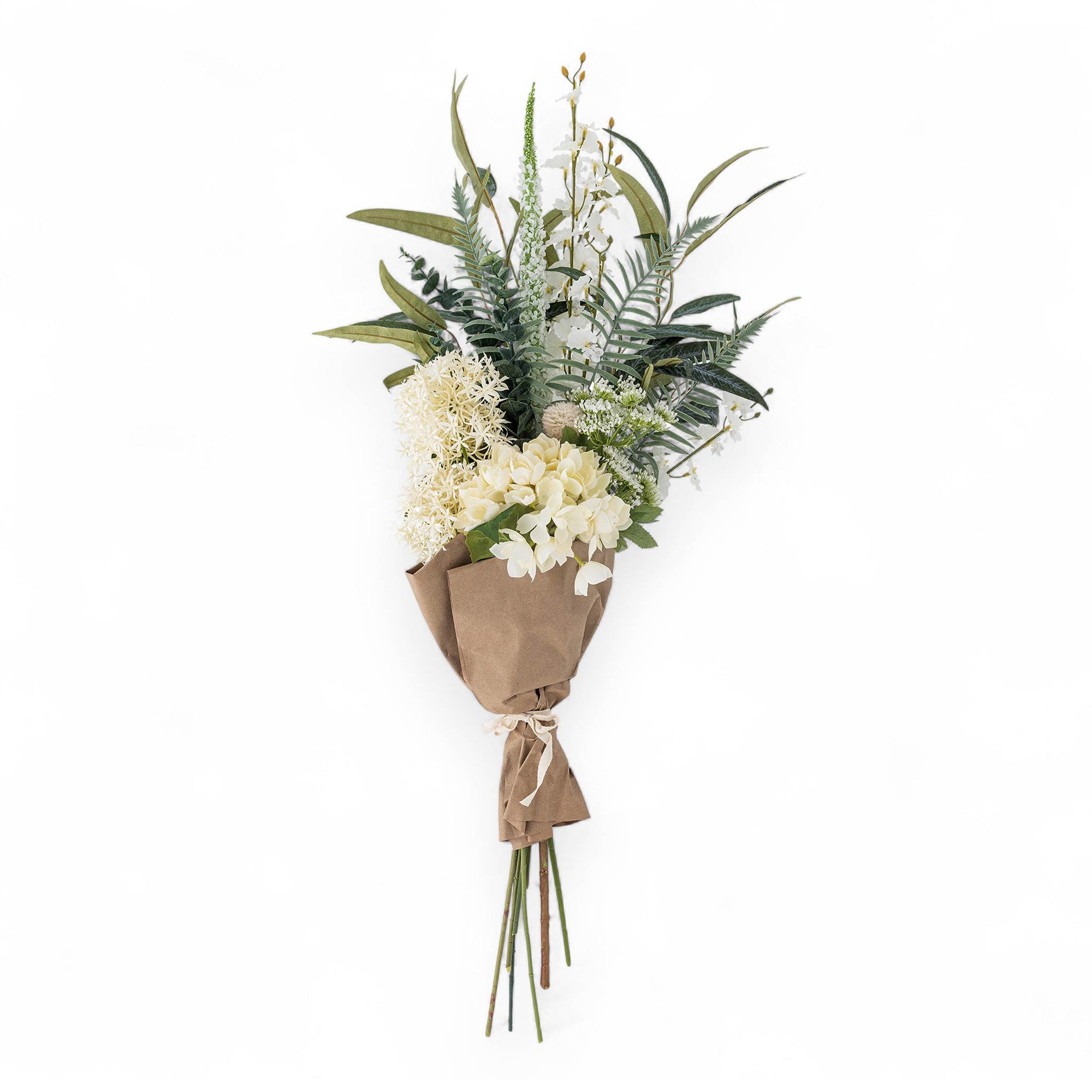 Bloomingville（ブルーミングヴィル）は2000年にデンマークで誕生した北欧インテリアブランドです。創業者ベティーナ・スタメのもと、北欧デザインの伝統に現代的な感性を融合させた製品を展開し、シンプルで温かみのあるライフスタイルを提案しています。ナチュラルな素材や落ち着いた色合いが特徴で、リビングやキッチン、バスルーム、子供部屋などさまざまな空間に自然に調和し、心地よさをもたらします。テーブルウェア、北欧雑貨、キッズアイテムまで幅広く揃え、使いやすさと美しさを兼ね備えたデザインで暮らしを彩ります。「小さな変化で大きな幸せを」というコンセプトのもと、手の届く価格で上質な北欧スタイルを日常に取り入れることができるのも魅力です。ナチュラルインテリアやシンプルモダンな空間づくりに関心のある方に最適なブランドとして、Bloomingvilleはヨーロッパを中心に世界中で高く評価されています。