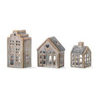 Bloomingville（ブルーミングヴィル）は2000年にデンマークで誕生した北欧インテリアブランドです。創業者ベティーナ・スタメのもと、北欧デザインの伝統に現代的な感性を融合させた製品を展開し、シンプルで温かみのあるライフスタイルを提案しています。ナチュラルな素材や落ち着いた色合いが特徴で、リビングやキッチン、バスルーム、子供部屋などさまざまな空間に自然に調和し、心地よさをもたらします。テーブルウェア、北欧雑貨、キッズアイテムまで幅広く揃え、使いやすさと美しさを兼ね備えたデザインで暮らしを彩ります。「小さな変化で大きな幸せを」というコンセプトのもと、手の届く価格で上質な北欧スタイルを日常に取り入れることができるのも魅力です。ナチュラルインテリアやシンプルモダンな空間づくりに関心のある方に最適なブランドとして、Bloomingvilleはヨーロッパを中心に世界中で高く評価されています。