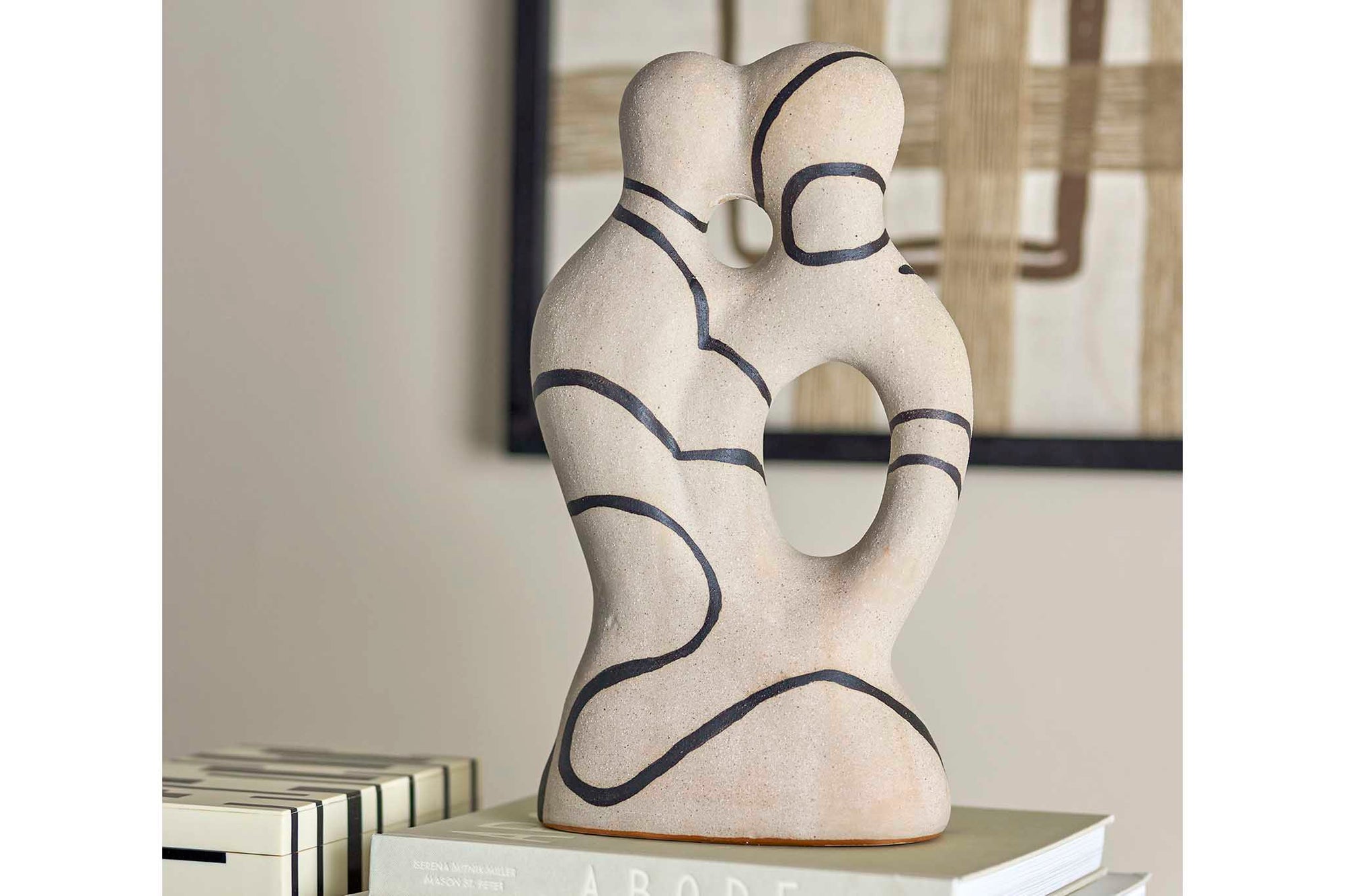 Bloomingvilleは、2000年にデンマークで設立されました。たった2名でスタートした会社は今ではヨーロッパ内40名を超える従業員と、40を超える代理店にまで成長しました。Bloomingvilleの空想的なデザインの製品は全て会社の専属デザイナーによって開発されています。フランスのブロカントに影響を受け、ノスタルジックなスカンジナビアデザインと最新のデザインを融合させたユニークなデザインに仕上がっています。 