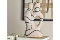 Bloomingvilleは、2000年にデンマークで設立されました。たった2名でスタートした会社は今ではヨーロッパ内40名を超える従業員と、40を超える代理店にまで成長しました。Bloomingvilleの空想的なデザインの製品は全て会社の専属デザイナーによって開発されています。フランスのブロカントに影響を受け、ノスタルジックなスカンジナビアデザインと最新のデザインを融合させたユニークなデザインに仕上がっています。 