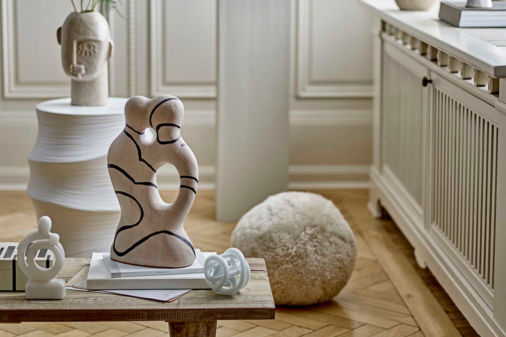 Bloomingvilleは、2000年にデンマークで設立されました。たった2名でスタートした会社は今ではヨーロッパ内40名を超える従業員と、40を超える代理店にまで成長しました。Bloomingvilleの空想的なデザインの製品は全て会社の専属デザイナーによって開発されています。フランスのブロカントに影響を受け、ノスタルジックなスカンジナビアデザインと最新のデザインを融合させたユニークなデザインに仕上がっています。 