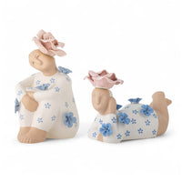 Bloomingville（ブルーミングヴィル）は2000年にデンマークで誕生した北欧インテリアブランドです。創業者ベティーナ・スタメのもと、北欧デザインの伝統に現代的な感性を融合させた製品を展開し、シンプルで温かみのあるライフスタイルを提案しています。ナチュラルな素材や落ち着いた色合いが特徴で、リビングやキッチン、バスルーム、子供部屋などさまざまな空間に自然に調和し、心地よさをもたらします。テーブルウェア、北欧雑貨、キッズアイテムまで幅広く揃え、使いやすさと美しさを兼ね備えたデザインで暮らしを彩ります。「小さな変化で大きな幸せを」というコンセプトのもと、手の届く価格で上質な北欧スタイルを日常に取り入れることができるのも魅力です。ナチュラルインテリアやシンプルモダンな空間づくりに関心のある方に最適なブランドとして、Bloomingvilleはヨーロッパを中心に世界中で高く評価されています。