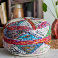 Bloomingville（ブルーミングヴィル）は2000年にデンマークで誕生した北欧インテリアブランドです。創業者ベティーナ・スタメのもと、北欧デザインの伝統に現代的な感性を融合させた製品を展開し、シンプルで温かみのあるライフスタイルを提案しています。ナチュラルな素材や落ち着いた色合いが特徴で、リビングやキッチン、バスルーム、子供部屋などさまざまな空間に自然に調和し、心地よさをもたらします。テーブルウェア、北欧雑貨、キッズアイテムまで幅広く揃え、使いやすさと美しさを兼ね備えたデザインで暮らしを彩ります。「小さな変化で大きな幸せを」というコンセプトのもと、手の届く価格で上質な北欧スタイルを日常に取り入れることができるのも魅力です。ナチュラルインテリアやシンプルモダンな空間づくりに関心のある方に最適なブランドとして、Bloomingvilleはヨーロッパを中心に世界中で高く評価されています。