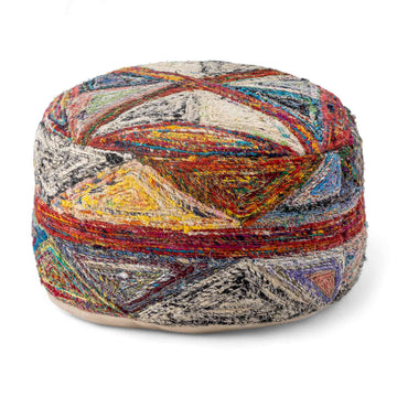 Bloomingville（ブルーミングヴィル）は2000年にデンマークで誕生した北欧インテリアブランドです。創業者ベティーナ・スタメのもと、北欧デザインの伝統に現代的な感性を融合させた製品を展開し、シンプルで温かみのあるライフスタイルを提案しています。ナチュラルな素材や落ち着いた色合いが特徴で、リビングやキッチン、バスルーム、子供部屋などさまざまな空間に自然に調和し、心地よさをもたらします。テーブルウェア、北欧雑貨、キッズアイテムまで幅広く揃え、使いやすさと美しさを兼ね備えたデザインで暮らしを彩ります。「小さな変化で大きな幸せを」というコンセプトのもと、手の届く価格で上質な北欧スタイルを日常に取り入れることができるのも魅力です。ナチュラルインテリアやシンプルモダンな空間づくりに関心のある方に最適なブランドとして、Bloomingvilleはヨーロッパを中心に世界中で高く評価されています。