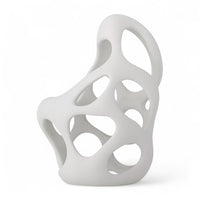 Bloomingville（ブルーミングヴィル）は2000年にデンマークで誕生した北欧インテリアブランドです。創業者ベティーナ・スタメのもと、北欧デザインの伝統に現代的な感性を融合させた製品を展開し、シンプルで温かみのあるライフスタイルを提案しています。ナチュラルな素材や落ち着いた色合いが特徴で、リビングやキッチン、バスルーム、子供部屋などさまざまな空間に自然に調和し、心地よさをもたらします。テーブルウェア、北欧雑貨、キッズアイテムまで幅広く揃え、使いやすさと美しさを兼ね備えたデザインで暮らしを彩ります。「小さな変化で大きな幸せを」というコンセプトのもと、手の届く価格で上質な北欧スタイルを日常に取り入れることができるのも魅力です。ナチュラルインテリアやシンプルモダンな空間づくりに関心のある方に最適なブランドとして、Bloomingvilleはヨーロッパを中心に世界中で高く評価されています。