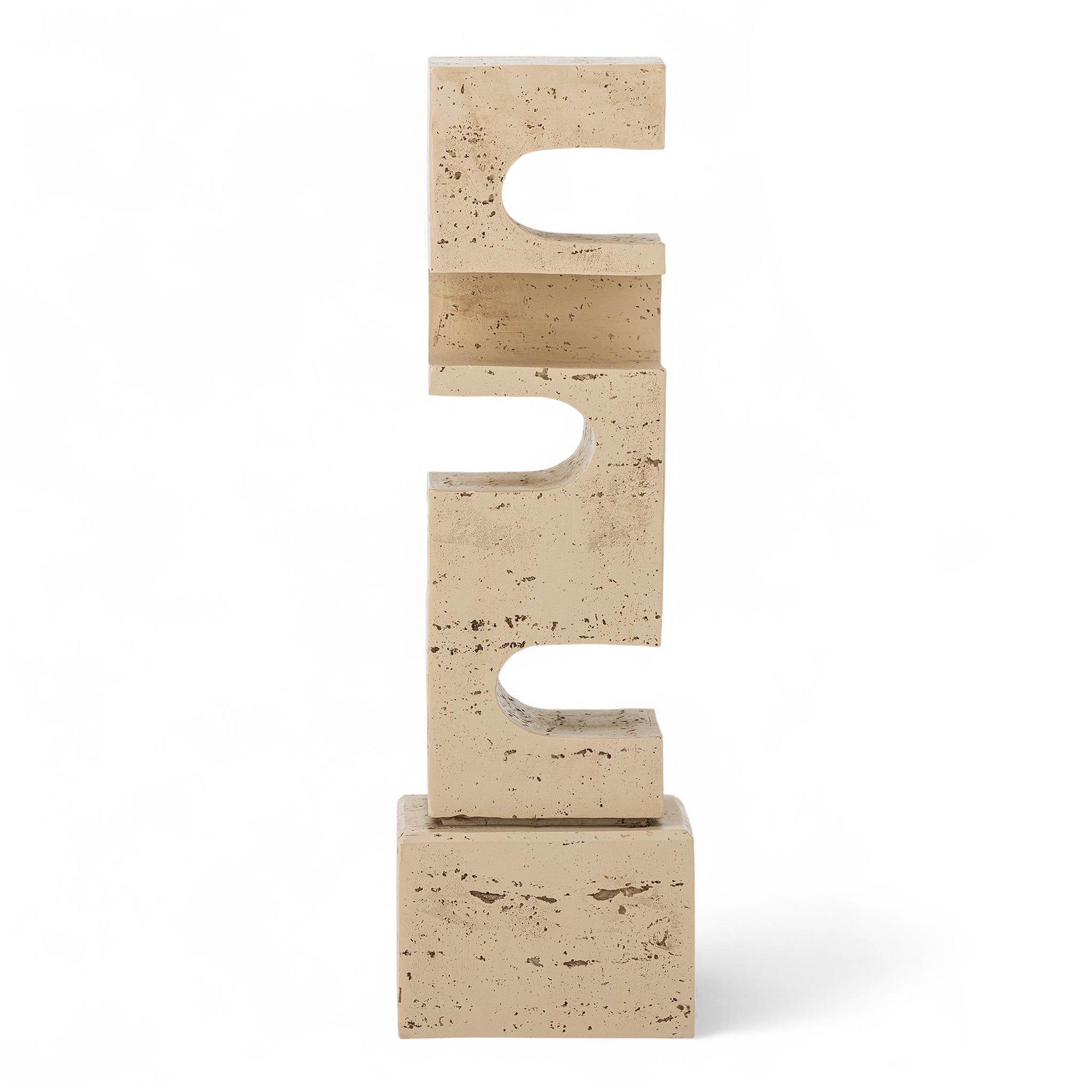 Bloomingville（ブルーミングヴィル）は2000年にデンマークで誕生した北欧インテリアブランドです。創業者ベティーナ・スタメのもと、北欧デザインの伝統に現代的な感性を融合させた製品を展開し、シンプルで温かみのあるライフスタイルを提案しています。ナチュラルな素材や落ち着いた色合いが特徴で、リビングやキッチン、バスルーム、子供部屋などさまざまな空間に自然に調和し、心地よさをもたらします。テーブルウェア、北欧雑貨、キッズアイテムまで幅広く揃え、使いやすさと美しさを兼ね備えたデザインで暮らしを彩ります。「小さな変化で大きな幸せを」というコンセプトのもと、手の届く価格で上質な北欧スタイルを日常に取り入れることができるのも魅力です。ナチュラルインテリアやシンプルモダンな空間づくりに関心のある方に最適なブランドとして、Bloomingvilleはヨーロッパを中心に世界中で高く評価されています。