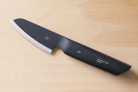 キッチンツールブランドDYK［ダイク］のペティナイフです。皮むきなどで重宝するペティナイフ。果物やジャガイモなどの野菜はもちろん、薬味を切るときなどにも活躍します。独自の丸みを帯びたハンドルは、美しいだけでなくしっかりと握れるこだわりの設計で、小さくても安定感をキープ。刃渡りが短いため洗いやすく、ちょっとしたお料理にも気軽に使用できます。 食洗機対応で洗いやすく、高いメンテナンス性を実現。また包丁の柄部には中空モナカ構造を採用しており、軽量性が特徴です。