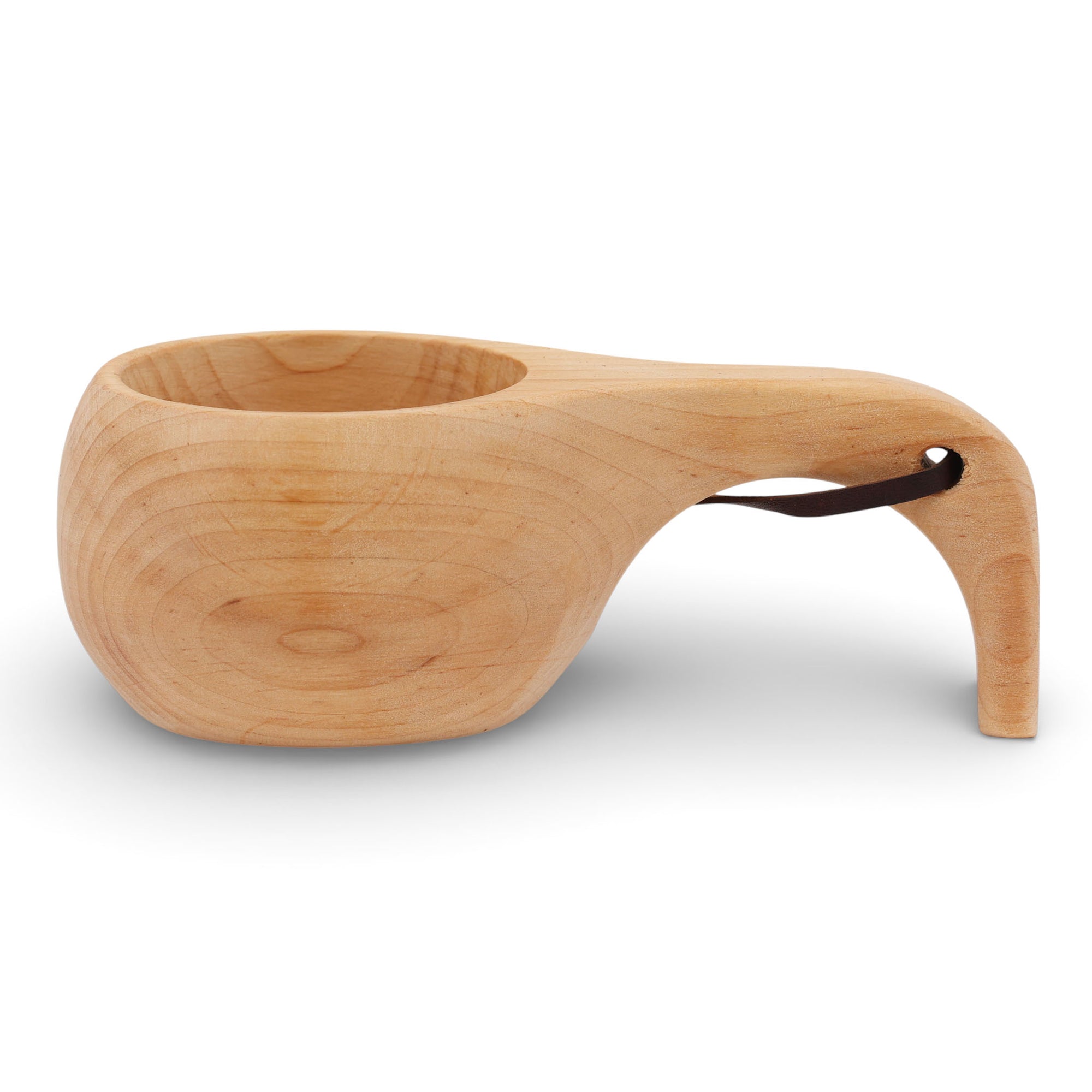 Skandinavisk Hemslojd（スカンジナビスク・ヘムスロイド）は、スウェーデンに古くから受け継がれてきた伝統工芸「ヘムスロイド」の思想を礎に、実直なものづくりを続けるクラフトブランドです。ヘムスロイドとは、地域の自然素材を用い、暮らしの中で実際に使われる道具を職人の手で丁寧に仕立てる北欧独自の文化を指します。同ブランドはこの精神を現代に伝え、量産では得られない温もりと実用性を備えた製品を生み出しています。ジュニパーやバーチといった北欧の厳しい自然環境で育った木材を用い、素材の特性を活かしたキッチンツールや木工小物は、耐久性と心地よい手触りを兼ね備えています。スカンジナビスク・ヘムスロイドの製品は、日常使いの中でこそ価値を発揮し、使い込むほどに深まる風合いとともに、長く暮らしに寄り添うスウェーデン伝統工芸ブランドです。