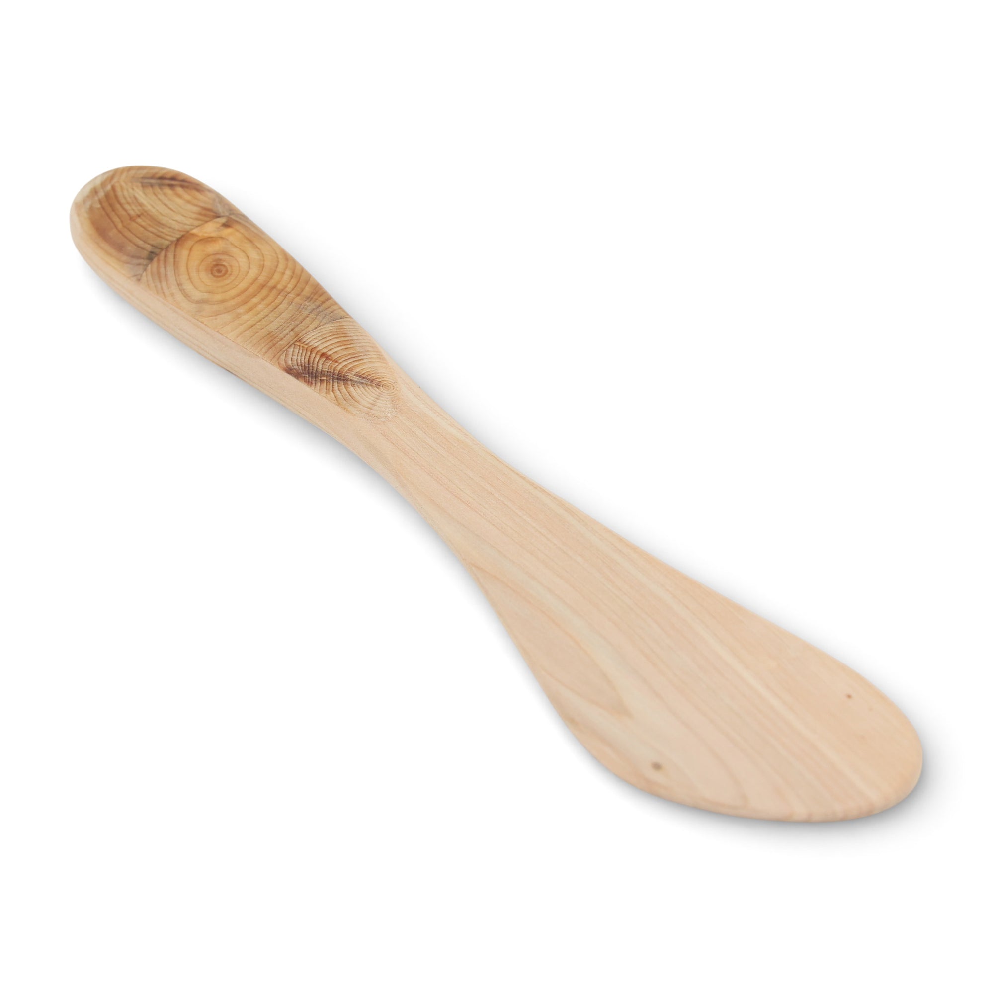 Skandinavisk Hemslojd（スカンジナビスク・ヘムスロイド）は、スウェーデンに古くから受け継がれてきた伝統工芸「ヘムスロイド」の思想を礎に、実直なものづくりを続けるクラフトブランドです。ヘムスロイドとは、地域の自然素材を用い、暮らしの中で実際に使われる道具を職人の手で丁寧に仕立てる北欧独自の文化を指します。同ブランドはこの精神を現代に伝え、量産では得られない温もりと実用性を備えた製品を生み出しています。ジュニパーやバーチといった北欧の厳しい自然環境で育った木材を用い、素材の特性を活かしたキッチンツールや木工小物は、耐久性と心地よい手触りを兼ね備えています。スカンジナビスク・ヘムスロイドの製品は、日常使いの中でこそ価値を発揮し、使い込むほどに深まる風合いとともに、長く暮らしに寄り添うスウェーデン伝統工芸ブランドです。