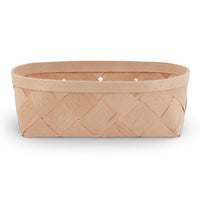 Skandinavisk Hemslojd（スカンジナビスク・ヘムスロイド）は、スウェーデンに古くから受け継がれてきた伝統工芸「ヘムスロイド」の思想を礎に、実直なものづくりを続けるクラフトブランドです。ヘムスロイドとは、地域の自然素材を用い、暮らしの中で実際に使われる道具を職人の手で丁寧に仕立てる北欧独自の文化を指します。同ブランドはこの精神を現代に伝え、量産では得られない温もりと実用性を備えた製品を生み出しています。ジュニパーやバーチといった北欧の厳しい自然環境で育った木材を用い、素材の特性を活かしたキッチンツールや木工小物は、耐久性と心地よい手触りを兼ね備えています。スカンジナビスク・ヘムスロイドの製品は、日常使いの中でこそ価値を発揮し、使い込むほどに深まる風合いとともに、長く暮らしに寄り添うスウェーデン伝統工芸ブランドです。