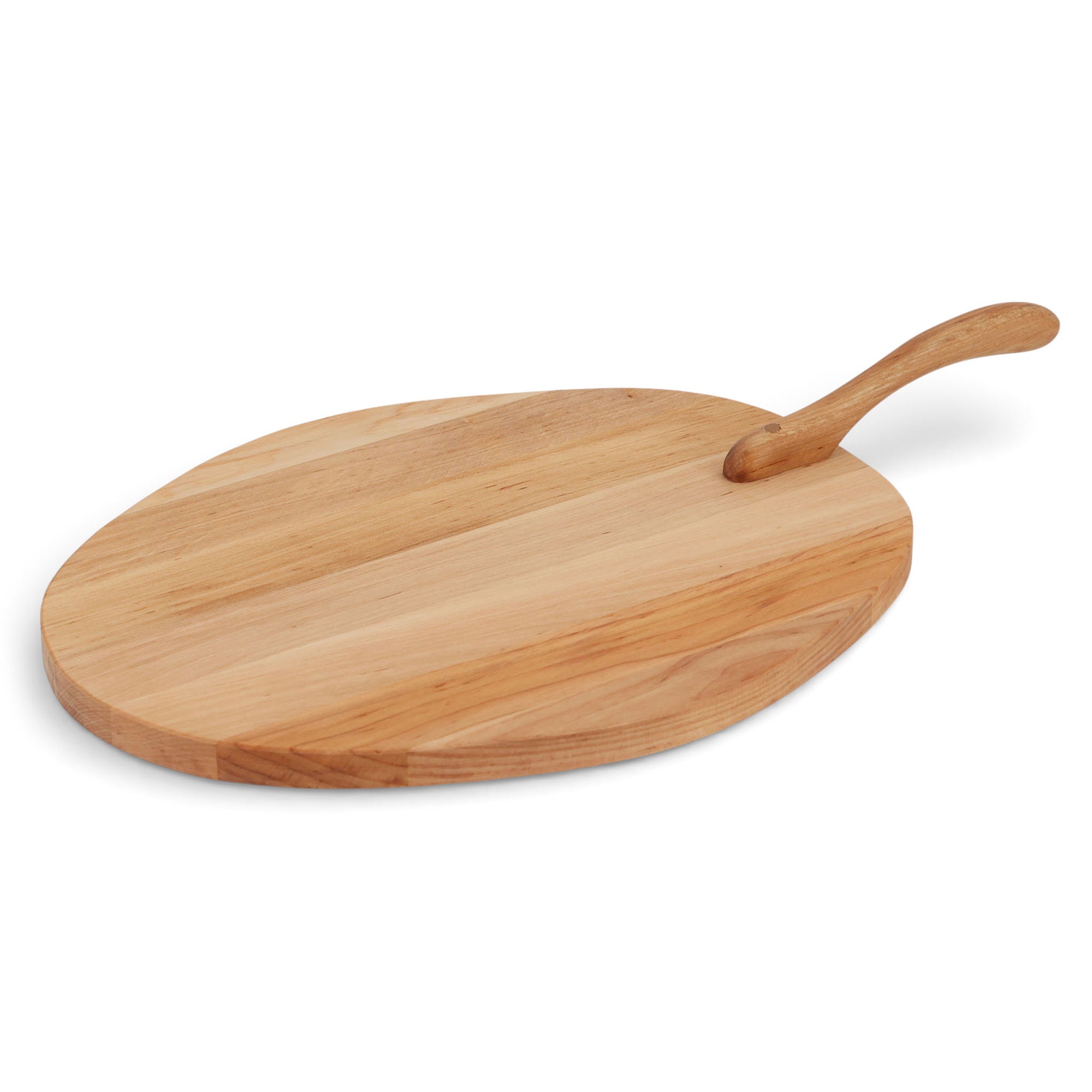 Skandinavisk Hemslojd（スカンジナビスク・ヘムスロイド）は、スウェーデンに古くから受け継がれてきた伝統工芸「ヘムスロイド」の思想を礎に、実直なものづくりを続けるクラフトブランドです。ヘムスロイドとは、地域の自然素材を用い、暮らしの中で実際に使われる道具を職人の手で丁寧に仕立てる北欧独自の文化を指します。同ブランドはこの精神を現代に伝え、量産では得られない温もりと実用性を備えた製品を生み出しています。ジュニパーやバーチといった北欧の厳しい自然環境で育った木材を用い、素材の特性を活かしたキッチンツールや木工小物は、耐久性と心地よい手触りを兼ね備えています。スカンジナビスク・ヘムスロイドの製品は、日常使いの中でこそ価値を発揮し、使い込むほどに深まる風合いとともに、長く暮らしに寄り添うスウェーデン伝統工芸ブランドです。