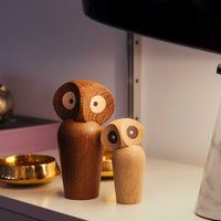 アウルは1960年にポール・エンカー・ハンセンによってデザインされ、回転する頭が色んな表情を創り出します。それが驚きなのか、黙想しているのか、または好奇心なのか。アウルはその日、その時々において見る人の心を反映するのです。