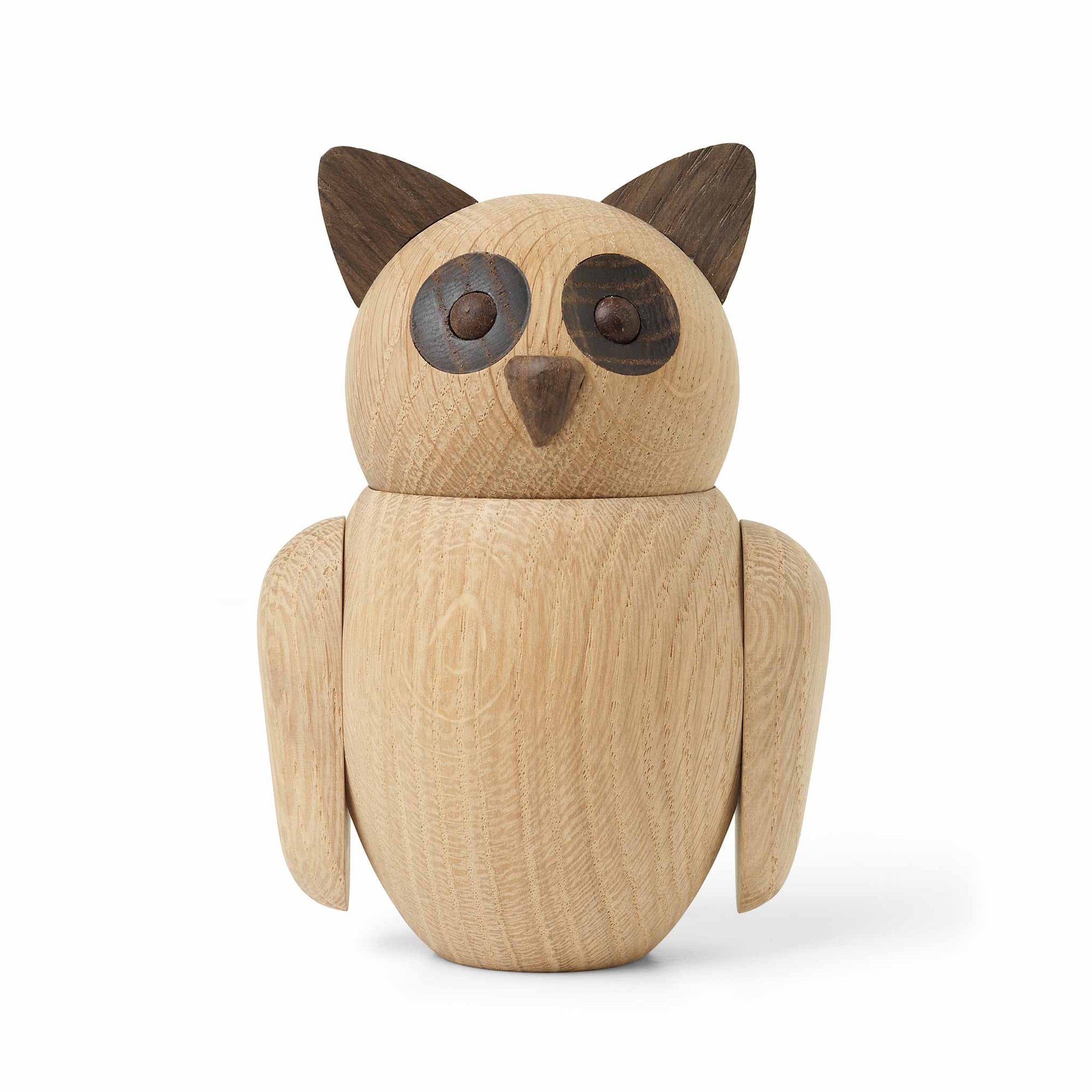 2013年、Nikolaj Klitgaardは祖父のワークショップで最初のBuboを手作りしました。木工に対する情熱と細部を見る目を持ち続けながら技術を磨き、今回、大小2種のサイズのファミリーを生み出しました。ヘッドパーツは自由に動かすことができ、また、アームパーツは内部の磁石により色々な方向に傾けることも可能です。Buboに様々な表情をつけてお楽しみください。