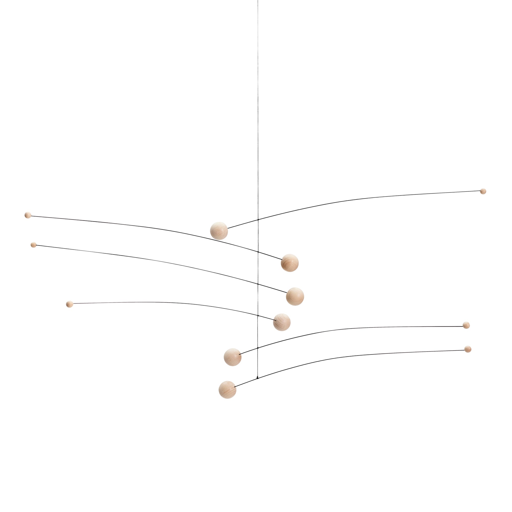 Flensted Mobiles（フレンステッド・モビール）は、1953年創業のデンマーク発・モビール専門ブランド。北欧デザインの文脈に立脚し、造形・質量配分・回転慣性を最適化して、わずかな気流でも自律的に表情を変える構成美を追求します。各パーツは重心とトルクの釣り合いを精密に設計し、静止と運動のあいだを往還する“動く彫刻”として空間に時間軸を付与。代表作「Lucky Storks」から幾何学、鳥類、気球まで多彩で、紙・ステンレス・木材の軽量構造は施工負荷が小さく、住宅・商業・ホスピタリティ・キッズ空間に適合します。現在もデンマーク国内で手作業組立・品質管理を徹底し、視覚ノイズを抑えた運動リズムが集中・鎮静・遊び心をもたらします。北欧インテリアの天井飾りや吊り下げモビールとして、リビング・子供部屋・出産祝いギフトに最適なデンマーク製の正規品です。