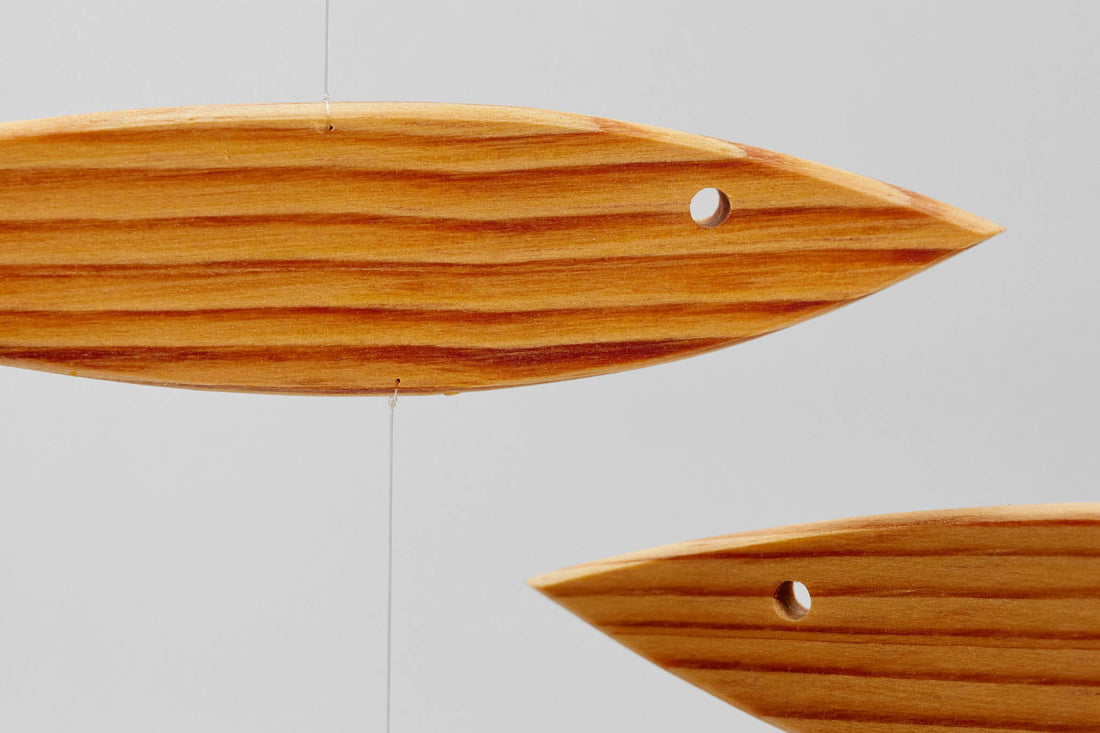 北欧デンマークモビール　Floating Fish　天然木製の魚 モビール 北欧 デンマーク製 Floating Fish 木製 魚 – CHLOROS