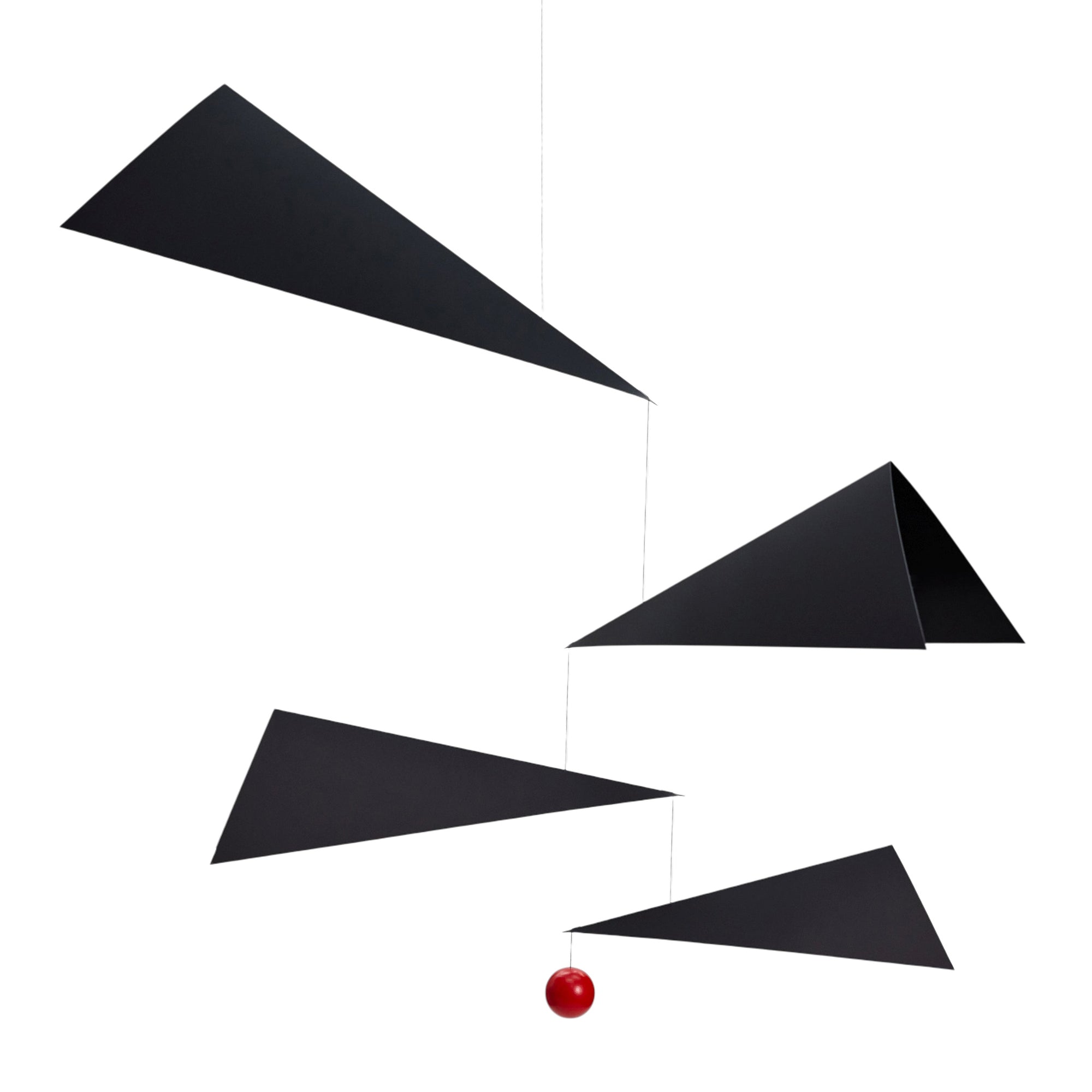 Flensted Mobiles（フレンステッド・モビール）は、1953年創業のデンマーク発・モビール専門ブランド。北欧デザインの文脈に立脚し、造形・質量配分・回転慣性を最適化して、わずかな気流でも自律的に表情を変える構成美を追求します。各パーツは重心とトルクの釣り合いを精密に設計し、静止と運動のあいだを往還する“動く彫刻”として空間に時間軸を付与。代表作「Lucky Storks」から幾何学、鳥類、気球まで多彩で、紙・ステンレス・木材の軽量構造は施工負荷が小さく、住宅・商業・ホスピタリティ・キッズ空間に適合します。現在もデンマーク国内で手作業組立・品質管理を徹底し、視覚ノイズを抑えた運動リズムが集中・鎮静・遊び心をもたらします。北欧インテリアの天井飾りや吊り下げモビールとして、リビング・子供部屋・出産祝いギフトに最適なデンマーク製の正規品です。