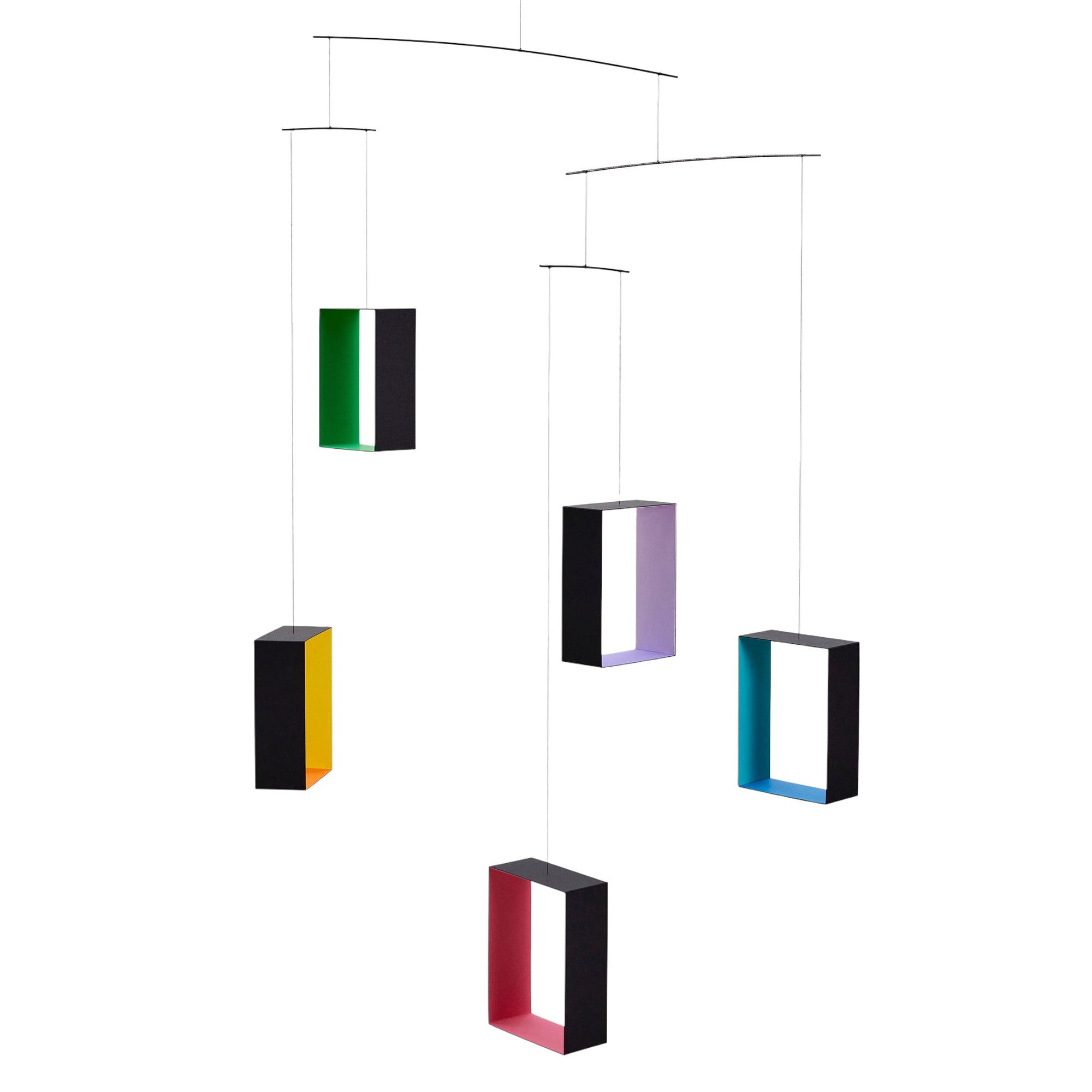 Flensted Mobiles（フレンステッド・モビール）は、1953年創業のデンマーク発・モビール専門ブランド。北欧デザインの文脈に立脚し、造形・質量配分・回転慣性を最適化して、わずかな気流でも自律的に表情を変える構成美を追求します。各パーツは重心とトルクの釣り合いを精密に設計し、静止と運動のあいだを往還する“動く彫刻”として空間に時間軸を付与。代表作「Lucky Storks」から幾何学、鳥類、気球まで多彩で、紙・ステンレス・木材の軽量構造は施工負荷が小さく、住宅・商業・ホスピタリティ・キッズ空間に適合します。現在もデンマーク国内で手作業組立・品質管理を徹底し、視覚ノイズを抑えた運動リズムが集中・鎮静・遊び心をもたらします。北欧インテリアの天井飾りや吊り下げモビールとして、リビング・子供部屋・出産祝いギフトに最適なデンマーク製の正規品です。