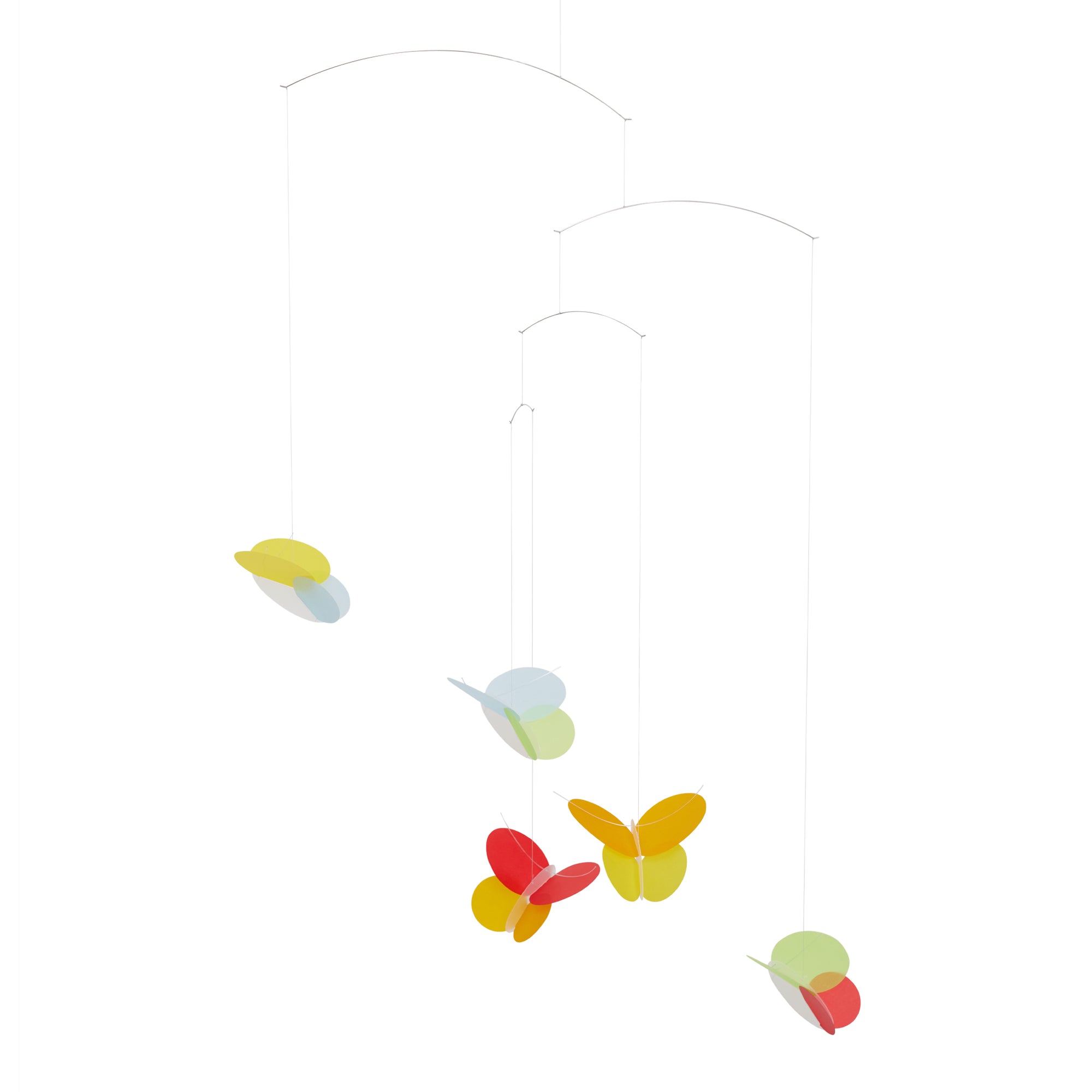 Flensted Mobiles（フレンステッド・モビール）は、1953年創業のデンマーク発・モビール専門ブランド。北欧デザインの文脈に立脚し、造形・質量配分・回転慣性を最適化して、わずかな気流でも自律的に表情を変える構成美を追求します。各パーツは重心とトルクの釣り合いを精密に設計し、静止と運動のあいだを往還する“動く彫刻”として空間に時間軸を付与。代表作「Lucky Storks」から幾何学、鳥類、気球まで多彩で、紙・ステンレス・木材の軽量構造は施工負荷が小さく、住宅・商業・ホスピタリティ・キッズ空間に適合します。現在もデンマーク国内で手作業組立・品質管理を徹底し、視覚ノイズを抑えた運動リズムが集中・鎮静・遊び心をもたらします。北欧インテリアの天井飾りや吊り下げモビールとして、リビング・子供部屋・出産祝いギフトに最適なデンマーク製の正規品です。