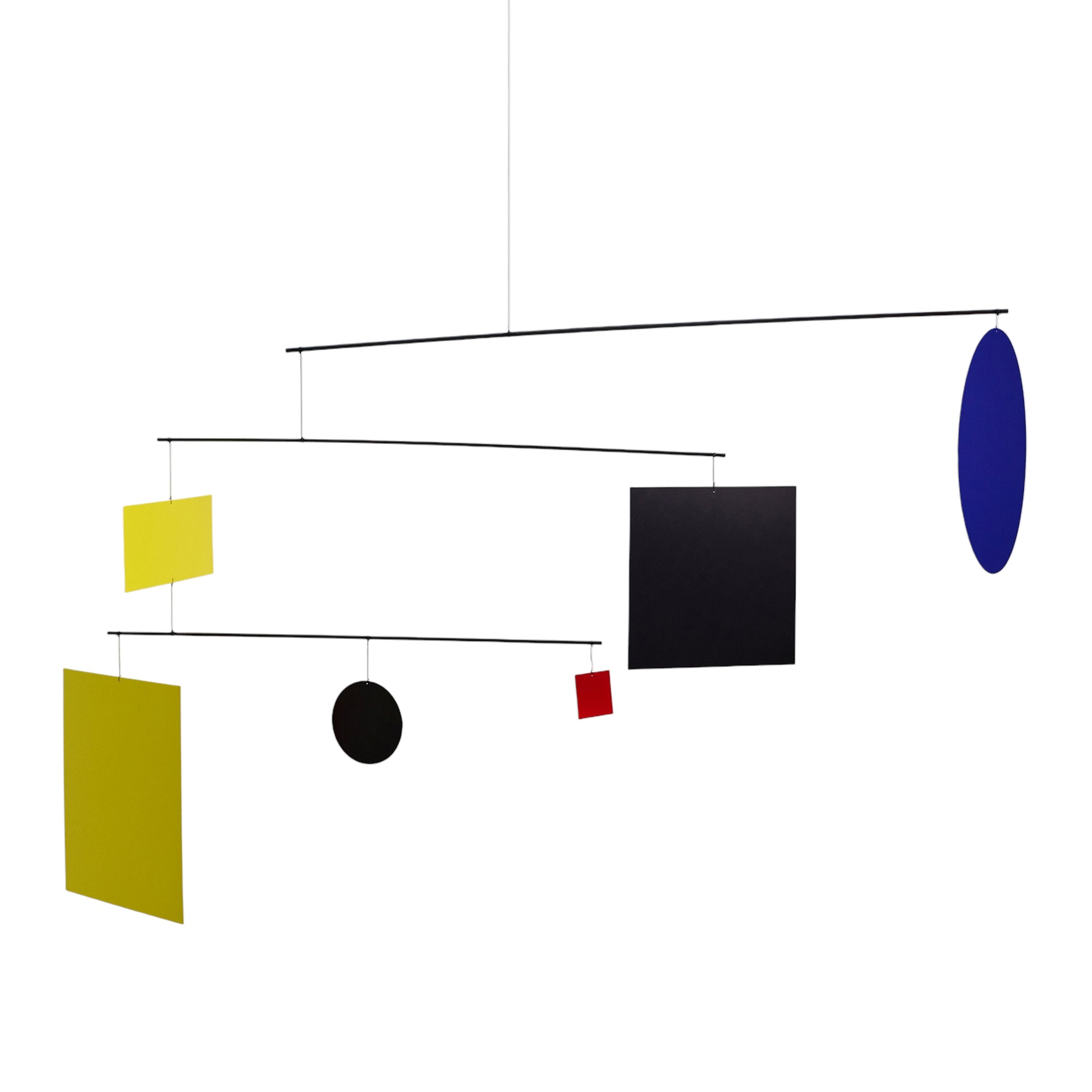 Flensted Mobiles（フレンステッド・モビール）は、1953年創業のデンマーク発・モビール専門ブランド。北欧デザインの文脈に立脚し、造形・質量配分・回転慣性を最適化して、わずかな気流でも自律的に表情を変える構成美を追求します。各パーツは重心とトルクの釣り合いを精密に設計し、静止と運動のあいだを往還する“動く彫刻”として空間に時間軸を付与。代表作「Lucky Storks」から幾何学、鳥類、気球まで多彩で、紙・ステンレス・木材の軽量構造は施工負荷が小さく、住宅・商業・ホスピタリティ・キッズ空間に適合します。現在もデンマーク国内で手作業組立・品質管理を徹底し、視覚ノイズを抑えた運動リズムが集中・鎮静・遊び心をもたらします。北欧インテリアの天井飾りや吊り下げモビールとして、リビング・子供部屋・出産祝いギフトに最適なデンマーク製の正規品です。