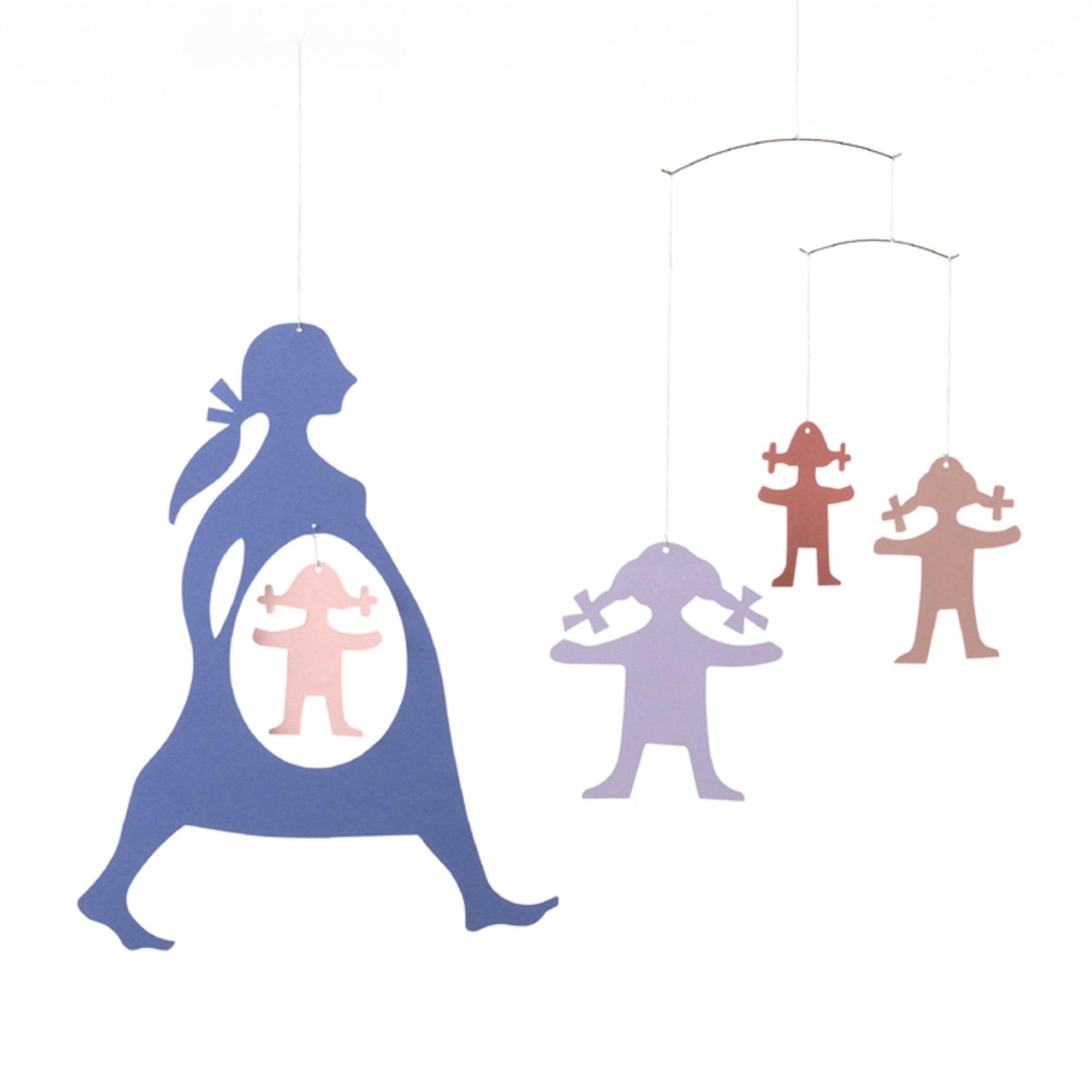 Flensted Mobiles（フレンステッド・モビール）は、1953年創業のデンマーク発・モビール専門ブランド。北欧デザインの文脈に立脚し、造形・質量配分・回転慣性を最適化して、わずかな気流でも自律的に表情を変える構成美を追求します。各パーツは重心とトルクの釣り合いを精密に設計し、静止と運動のあいだを往還する“動く彫刻”として空間に時間軸を付与。代表作「Lucky Storks」から幾何学、鳥類、気球まで多彩で、紙・ステンレス・木材の軽量構造は施工負荷が小さく、住宅・商業・ホスピタリティ・キッズ空間に適合します。現在もデンマーク国内で手作業組立・品質管理を徹底し、視覚ノイズを抑えた運動リズムが集中・鎮静・遊び心をもたらします。北欧インテリアの天井飾りや吊り下げモビールとして、リビング・子供部屋・出産祝いギフトに最適なデンマーク製の正規品です。