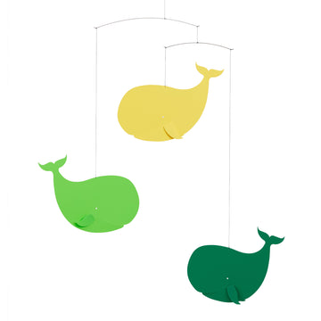 Flensted Hanging Art（フレンステッド・ハンギングアート）は、1954年にデンマークで誕生した北欧モビールの老舗ブランドです。創業者クリスチャン・フレンステッドと妻グレーテが自宅で最初のモビールを作ったことから始まり、現在も家族経営のもと、すべて手作業で丁寧に製作されています。風や空気の流れで繊細に揺れるモビールは、リビングや寝室、子供部屋、玄関、オフィスなど、さまざまな空間に静けさと調和をもたらします。北欧インテリアやモダンアートと調和するシンプルで洗練されたデザインは、出産祝いや引越し祝い、誕生日などのギフトにも最適。2024年にはブランド名を「Flensted mobiles」から「Flensted Hanging Art」へ刷新し、アート性とハンドメイドの温もりをそのままに、より現代的な世界観を発信しています。癒しの空間演出を求める方におすすめのインテリアアートです。