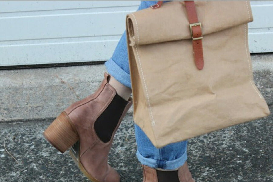 ユニークなLesorelleはイタリアの4人姉妹によって作られた、家族経営の会社です。UASHMAMAの商品は、その会社の1つのプロジェクトです。トスカーナ州の伝統的な技術に、自然を尊重しながら、ユニークで革新的なアイデアを組み合わせた洗う事が出来る特殊な紙は、見た目の新しさや、肌触りだけでなく、地球にも優しい素材です。