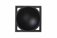 byLassenはコペンハーゲンのブランドです。デンマークの建築家MogensLassenとFlemmingLassenはデンマークの機能主義の先駆者で、ユニークなデザインと象徴的なアーキテクチャを発表し、多くの賞を受賞しました。建築家としての傍ら、彼ら自身のスタジオで家具やオブジェクトを設計しました。ドイツ語で立方体を表すKubusのキャンドルホルダーもその頃に設計されています。それらは彼らを尊敬する孫達によって商品として販売され、世界的なデザインアイテムとなりました。今後も新しい世代にラッセンの遺産を伝え続けて行くというシンプルなコンセプトを掲げています。