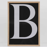 PLAYTYPEはデンマークにあるデザイン会社e-Typesによって設立された世界初の『フォント専門ブランド』。それはただのフォントではありません。歴史やコンテキストが感じられるフォントです。例えば、Berlingskeシリーズのポスターは、1749年に設立され、現在も存在しているデンマーク最古の新聞社『Berlingske Tidende』の為にデザインされたフォントが使用されています。シンプルながらも奥が深いフォントの世界を体験してみましょう。