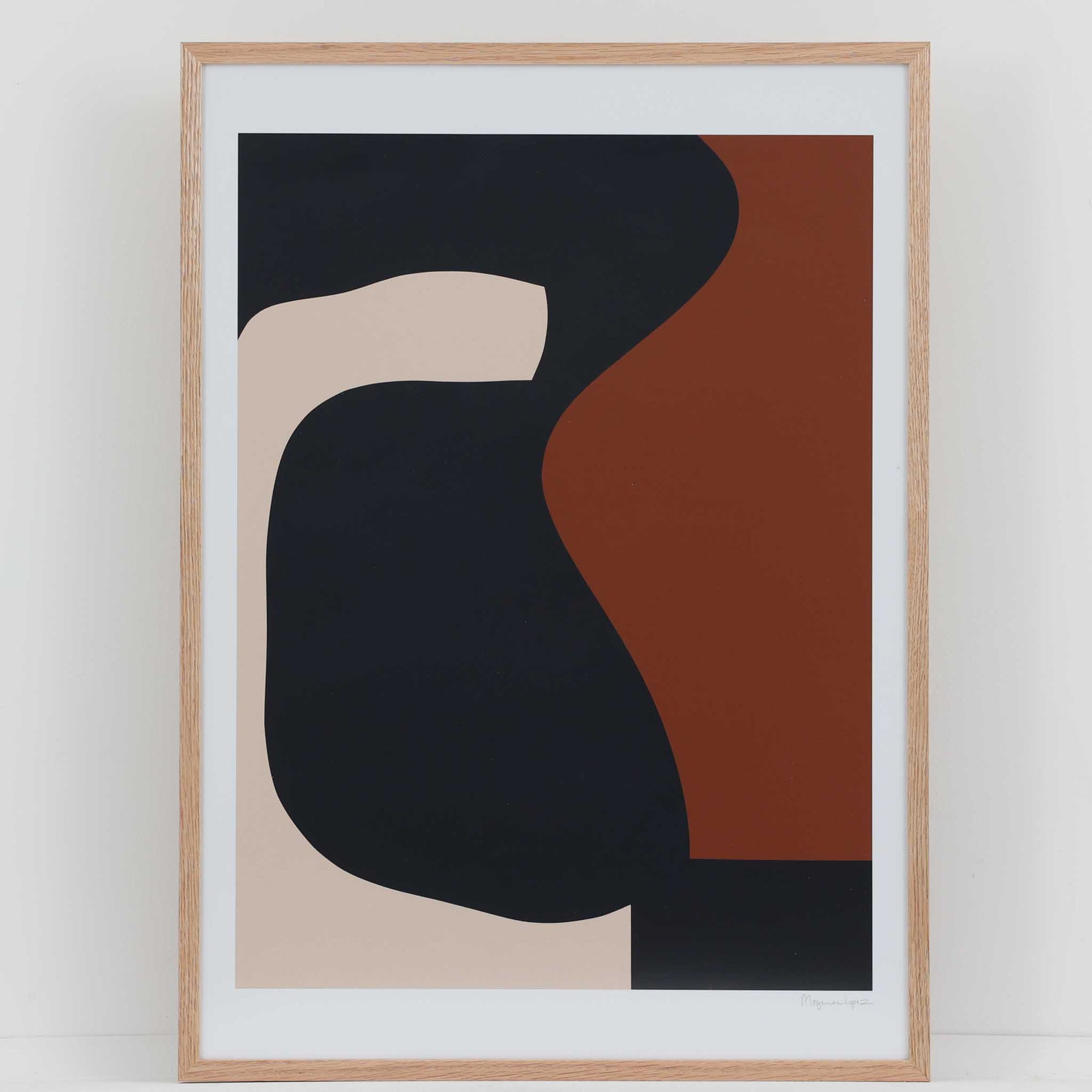 Poster & Frame（ポスター アンド フレーム）は、デンマーク・コペンハーゲン発のポスターブランドで、北欧デザインに特化した高品質なアートポスターを展開しています。抽象アートや幾何学模様、タイポグラフィ、写真アートなど、国内外の優れたアーティストの作品を厳選。洗練されたミニマルデザインで、現代の多様なインテリアスタイルに調和するアイテムを提案しています。使用する用紙とインクは環境に配慮した素材を採用し、サステナブルなものづくりを実現。モダン、北欧ナチュラルなどの空間に自然と馴染み、リビング、寝室、玄関、カフェ、オフィス、書斎など、あらゆる場所で壁掛けアートとして活躍します。北欧ポスター、アートプリント、インテリアアート、デンマークデザイン、ギャラリーウォールなどに関心のある方に最適な、空間に静けさと個性をもたらすプロフェッショナルなポスターコレクションです。