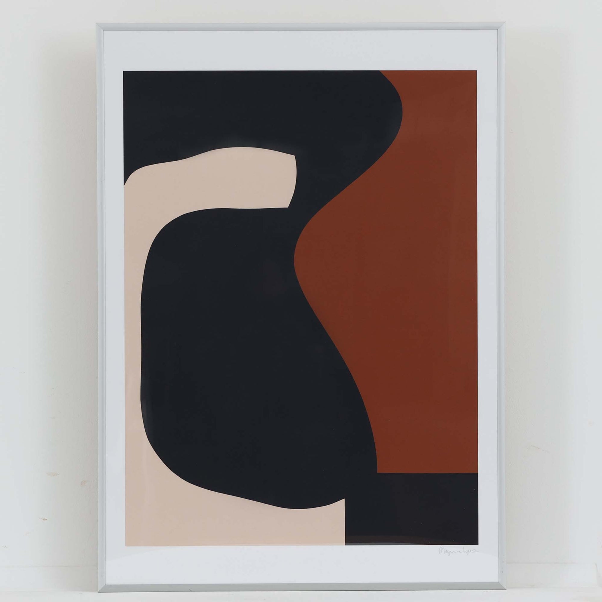 Poster & Frame（ポスター アンド フレーム）は、デンマーク・コペンハーゲン発のポスターブランドで、北欧デザインに特化した高品質なアートポスターを展開しています。抽象アートや幾何学模様、タイポグラフィ、写真アートなど、国内外の優れたアーティストの作品を厳選。洗練されたミニマルデザインで、現代の多様なインテリアスタイルに調和するアイテムを提案しています。使用する用紙とインクは環境に配慮した素材を採用し、サステナブルなものづくりを実現。モダン、北欧ナチュラルなどの空間に自然と馴染み、リビング、寝室、玄関、カフェ、オフィス、書斎など、あらゆる場所で壁掛けアートとして活躍します。北欧ポスター、アートプリント、インテリアアート、デンマークデザイン、ギャラリーウォールなどに関心のある方に最適な、空間に静けさと個性をもたらすプロフェッショナルなポスターコレクションです。