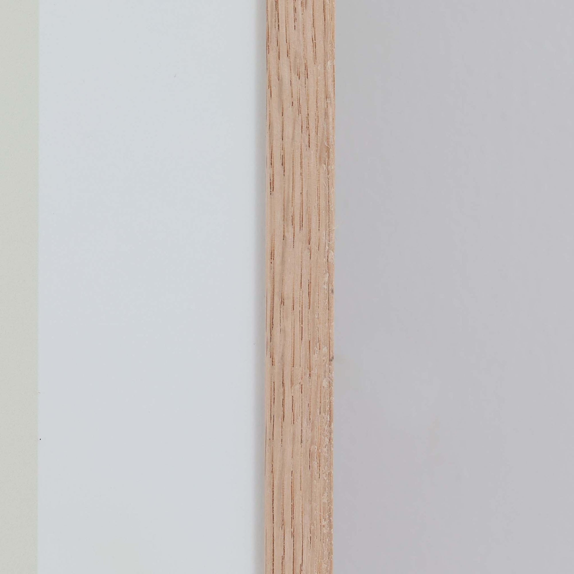 The Poster Club（ポスタークラブ）は、デンマーク・コペンハーゲンを拠点とするオンラインショップで、北欧デザインの高品質なポスターやアートプリントを専門に取り扱っています。新進気鋭の若手アーティストから世界的に活躍する作家まで、多彩なラインナップが魅力。北欧のライフスタイル、ファッション、インテリアデザインのトレンドを取り入れたミニマルで洗練された作品は、シンプルで上質な空間に自然と溶け込みます。ナチュラルインテリアや韓国風の部屋づくり、和モダンテイストにも調和し、アートを取り入れた暮らしを提案。世界中のインテリア雑誌やデザインメディアにも多数掲載されており、感度の高いユーザーからも厚い信頼を集めています。The Poster Clubは、アートプリントを通して日常に美とインスピレーションを届ける、北欧インテリア好きにおすすめのブランドです。