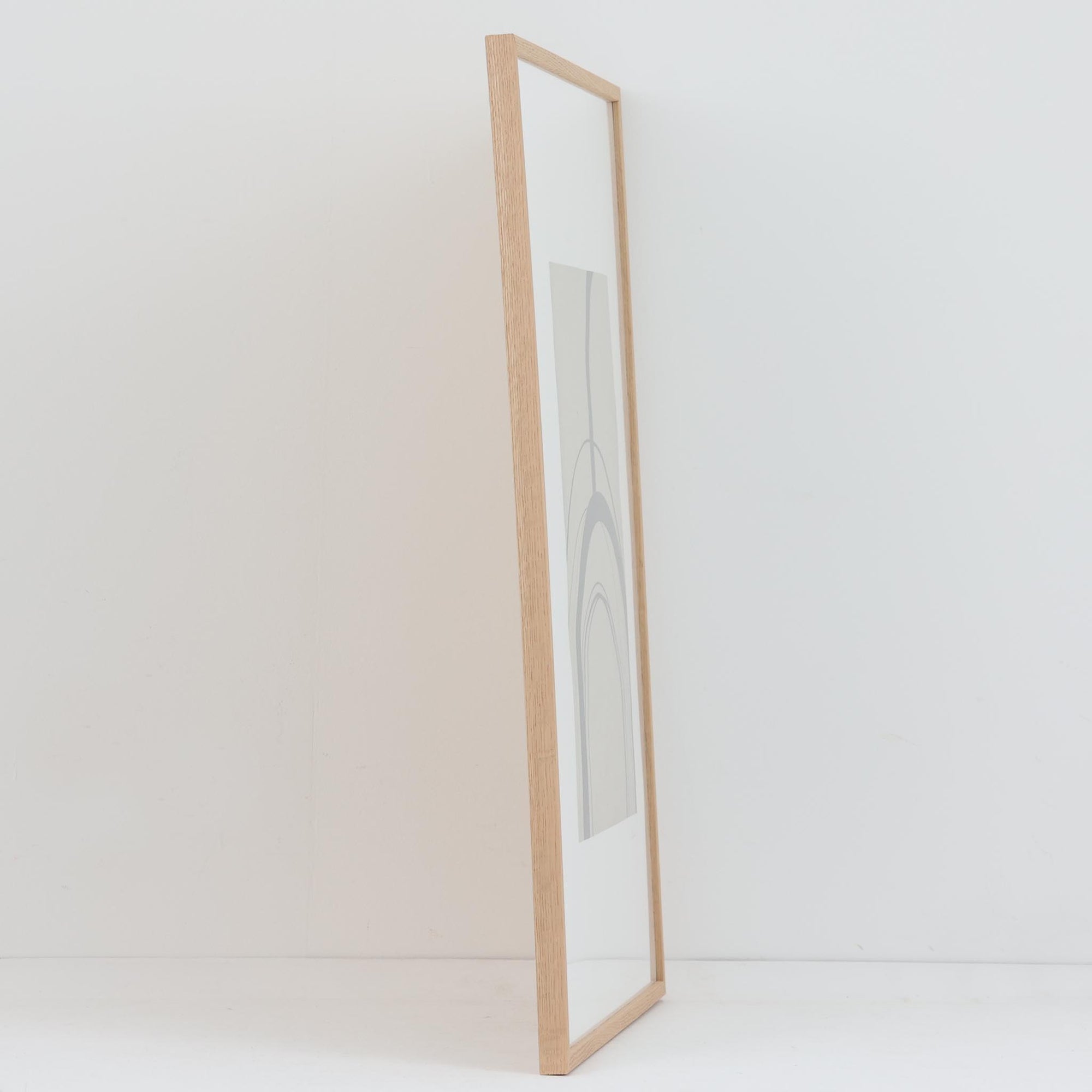 The Poster Club（ポスタークラブ）は、デンマーク・コペンハーゲンを拠点とするオンラインショップで、北欧デザインの高品質なポスターやアートプリントを専門に取り扱っています。新進気鋭の若手アーティストから世界的に活躍する作家まで、多彩なラインナップが魅力。北欧のライフスタイル、ファッション、インテリアデザインのトレンドを取り入れたミニマルで洗練された作品は、シンプルで上質な空間に自然と溶け込みます。ナチュラルインテリアや韓国風の部屋づくり、和モダンテイストにも調和し、アートを取り入れた暮らしを提案。世界中のインテリア雑誌やデザインメディアにも多数掲載されており、感度の高いユーザーからも厚い信頼を集めています。The Poster Clubは、アートプリントを通して日常に美とインスピレーションを届ける、北欧インテリア好きにおすすめのブランドです。