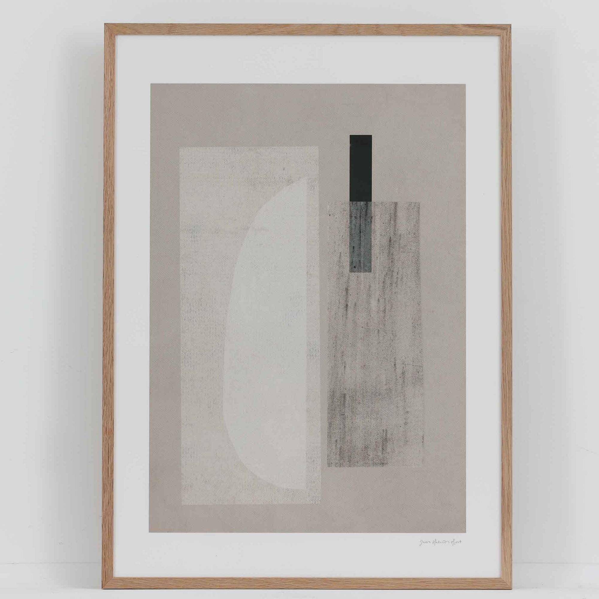 The Poster Club（ポスタークラブ）は、デンマーク・コペンハーゲンを拠点とするオンラインショップで、北欧デザインの高品質なポスターやアートプリントを専門に取り扱っています。新進気鋭の若手アーティストから世界的に活躍する作家まで、多彩なラインナップが魅力。北欧のライフスタイル、ファッション、インテリアデザインのトレンドを取り入れたミニマルで洗練された作品は、シンプルで上質な空間に自然と溶け込みます。ナチュラルインテリアや韓国風の部屋づくり、和モダンテイストにも調和し、アートを取り入れた暮らしを提案。世界中のインテリア雑誌やデザインメディアにも多数掲載されており、感度の高いユーザーからも厚い信頼を集めています。The Poster Clubは、アートプリントを通して日常に美とインスピレーションを届ける、北欧インテリア好きにおすすめのブランドです。