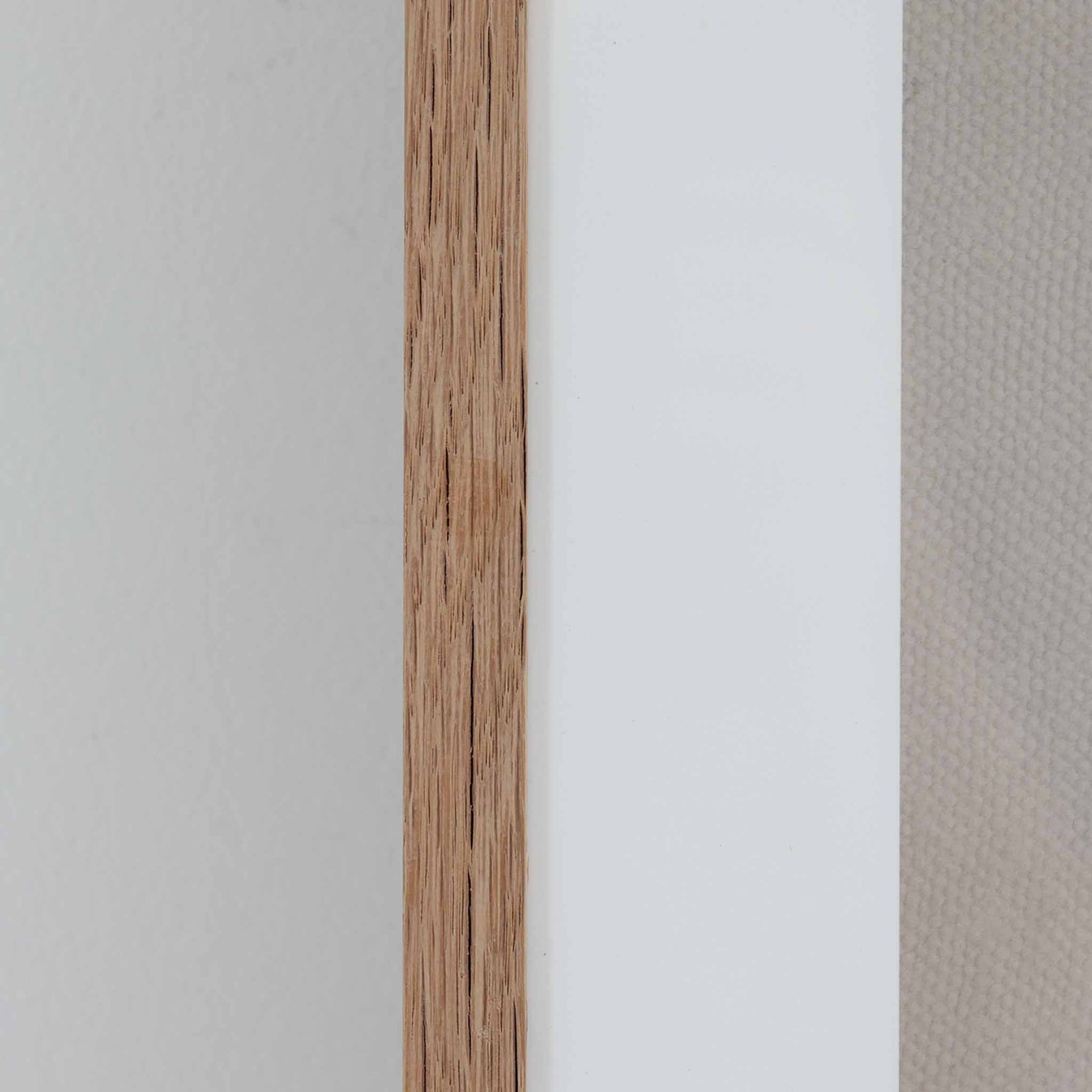 The Poster Club（ポスタークラブ）は、デンマーク・コペンハーゲンを拠点とするオンラインショップで、北欧デザインの高品質なポスターやアートプリントを専門に取り扱っています。新進気鋭の若手アーティストから世界的に活躍する作家まで、多彩なラインナップが魅力。北欧のライフスタイル、ファッション、インテリアデザインのトレンドを取り入れたミニマルで洗練された作品は、シンプルで上質な空間に自然と溶け込みます。ナチュラルインテリアや韓国風の部屋づくり、和モダンテイストにも調和し、アートを取り入れた暮らしを提案。世界中のインテリア雑誌やデザインメディアにも多数掲載されており、感度の高いユーザーからも厚い信頼を集めています。The Poster Clubは、アートプリントを通して日常に美とインスピレーションを届ける、北欧インテリア好きにおすすめのブランドです。