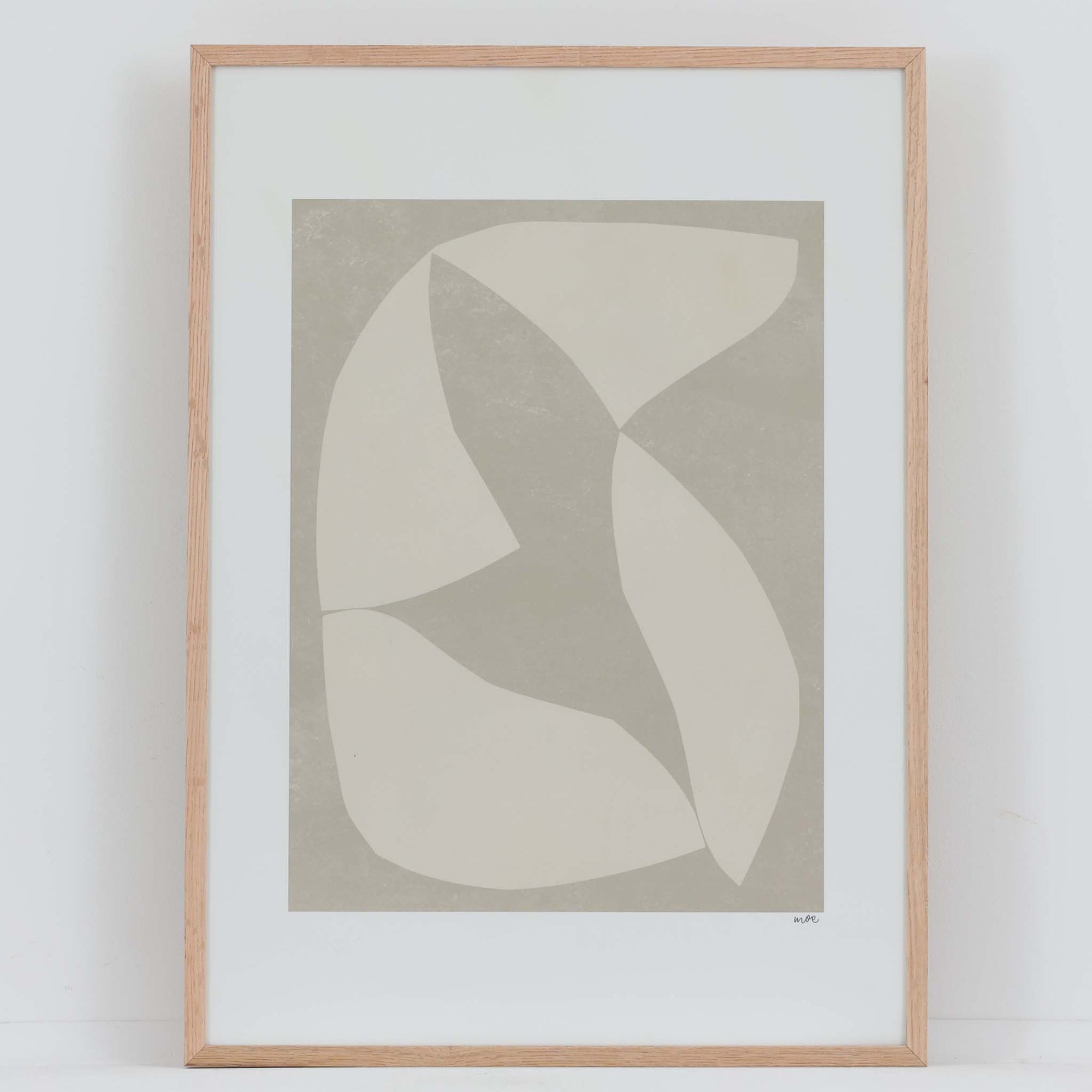 The Poster Club（ポスタークラブ）は、デンマーク・コペンハーゲンを拠点とするオンラインショップで、北欧デザインの高品質なポスターやアートプリントを専門に取り扱っています。新進気鋭の若手アーティストから世界的に活躍する作家まで、多彩なラインナップが魅力。北欧のライフスタイル、ファッション、インテリアデザインのトレンドを取り入れたミニマルで洗練された作品は、シンプルで上質な空間に自然と溶け込みます。ナチュラルインテリアや韓国風の部屋づくり、和モダンテイストにも調和し、アートを取り入れた暮らしを提案。世界中のインテリア雑誌やデザインメディアにも多数掲載されており、感度の高いユーザーからも厚い信頼を集めています。The Poster Clubは、アートプリントを通して日常に美とインスピレーションを届ける、北欧インテリア好きにおすすめのブランドです。