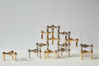 STOFF Copenhagen（旧Just Right社から独立）は、1960年代にWerner Stoffによってデザインされ、Nagel社より販売されていたキャンドルホルダーをSTOFFキャンドルホルダーという名で復刻する権利を得て再現しました。この美しい彫刻のようなキャンドルホルダー、STOFFはデンマークを象徴するデザインで北欧の多くの有名ブロガーやデザインストアなどで紹介されています。