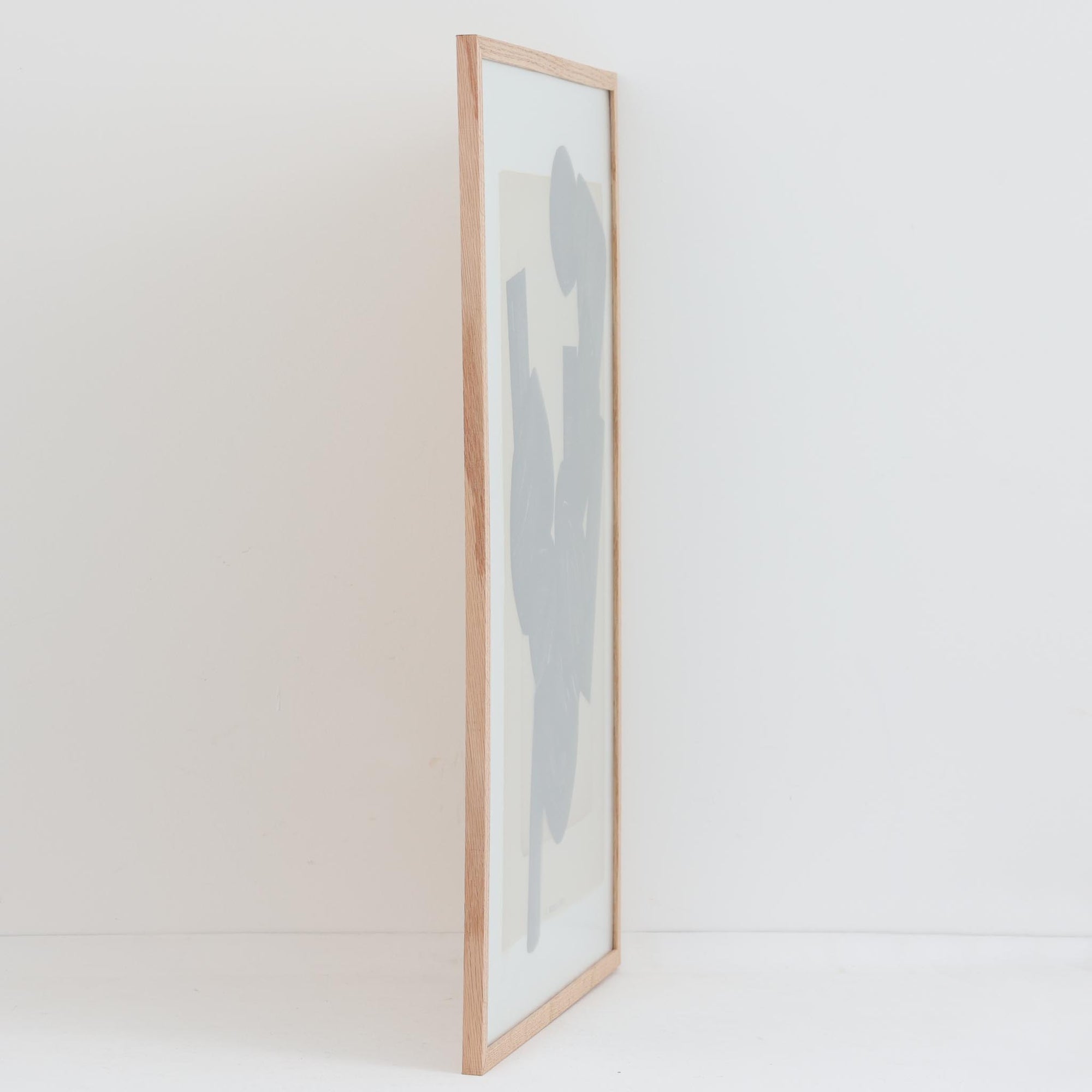 Atelier Cph（アトリエ・シーピーエイチ）は、デンマーク・コペンハーゲンを拠点とするデザインスタジオ兼アートブランドです。ミニマルで構築的なビジュアルを特徴とし、抽象アートやコラージュを中心としたアートポスターを多数手がけています。北欧デザインらしい洗練された感性とバランスの取れた構成美が魅力で、リビング、寝室、書斎、オフィスなど、あらゆる空間に調和と静けさをもたらします。幾何学的なモチーフを用いたアートは、ギャラリーウォールやモダンインテリアのアクセントにも最適。高品質な紙と印刷による仕上がりで、インテリアとしての完成度も高く評価されています。北欧アートポスター、現代アート、ミニマルデザイン、韓国インテリアなど、幅広いスタイルにマッチするスタイリッシュなアートを探している方におすすめです。