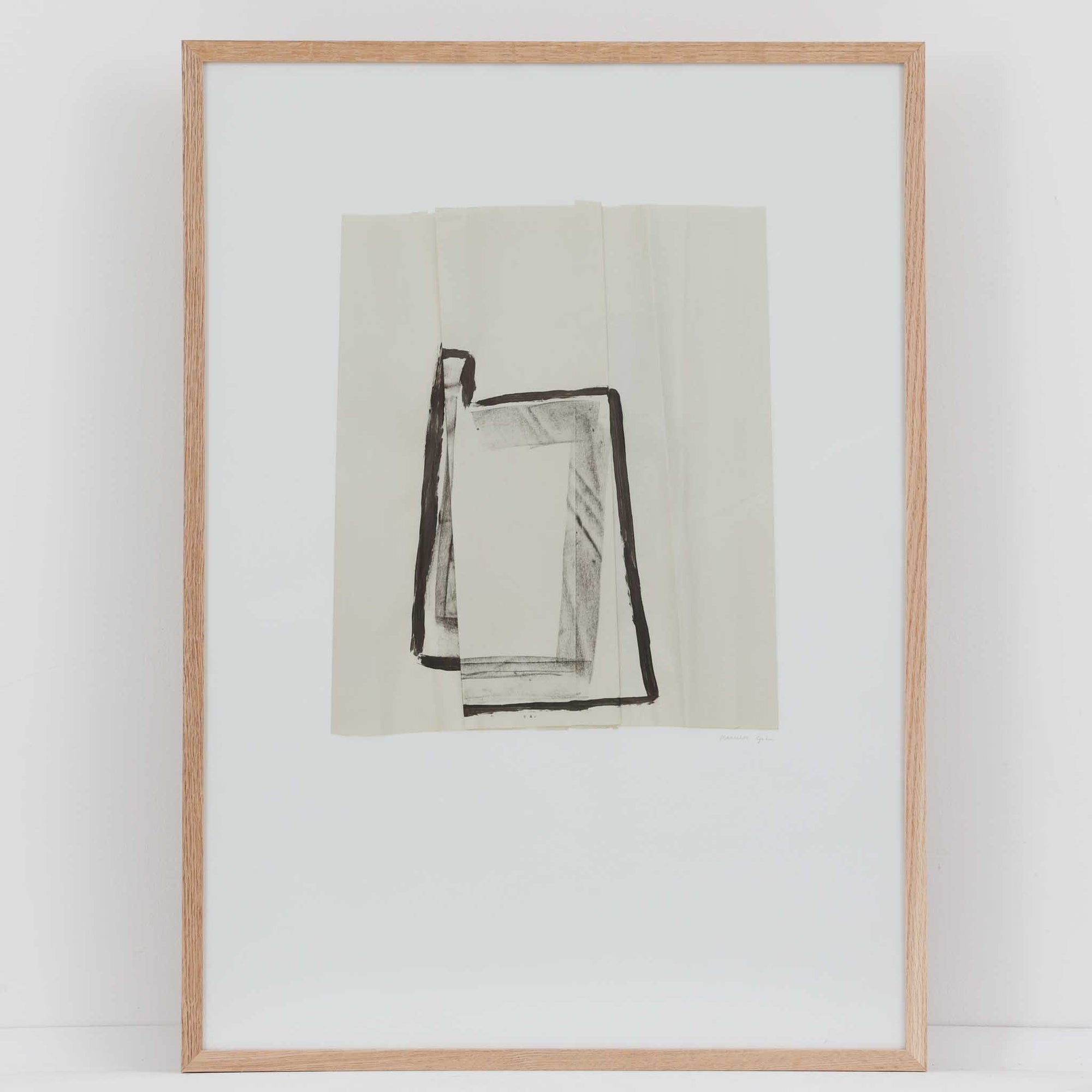 Atelier Cph（アトリエ・シーピーエイチ）は、デンマーク・コペンハーゲンを拠点とするデザインスタジオ兼アートブランドです。ミニマルで構築的なビジュアルを特徴とし、抽象アートやコラージュを中心としたアートポスターを多数手がけています。北欧デザインらしい洗練された感性とバランスの取れた構成美が魅力で、リビング、寝室、書斎、オフィスなど、あらゆる空間に調和と静けさをもたらします。幾何学的なモチーフを用いたアートは、ギャラリーウォールやモダンインテリアのアクセントにも最適。高品質な紙と印刷による仕上がりで、インテリアとしての完成度も高く評価されています。北欧アートポスター、現代アート、ミニマルデザイン、韓国インテリアなど、幅広いスタイルにマッチするスタイリッシュなアートを探している方におすすめです。